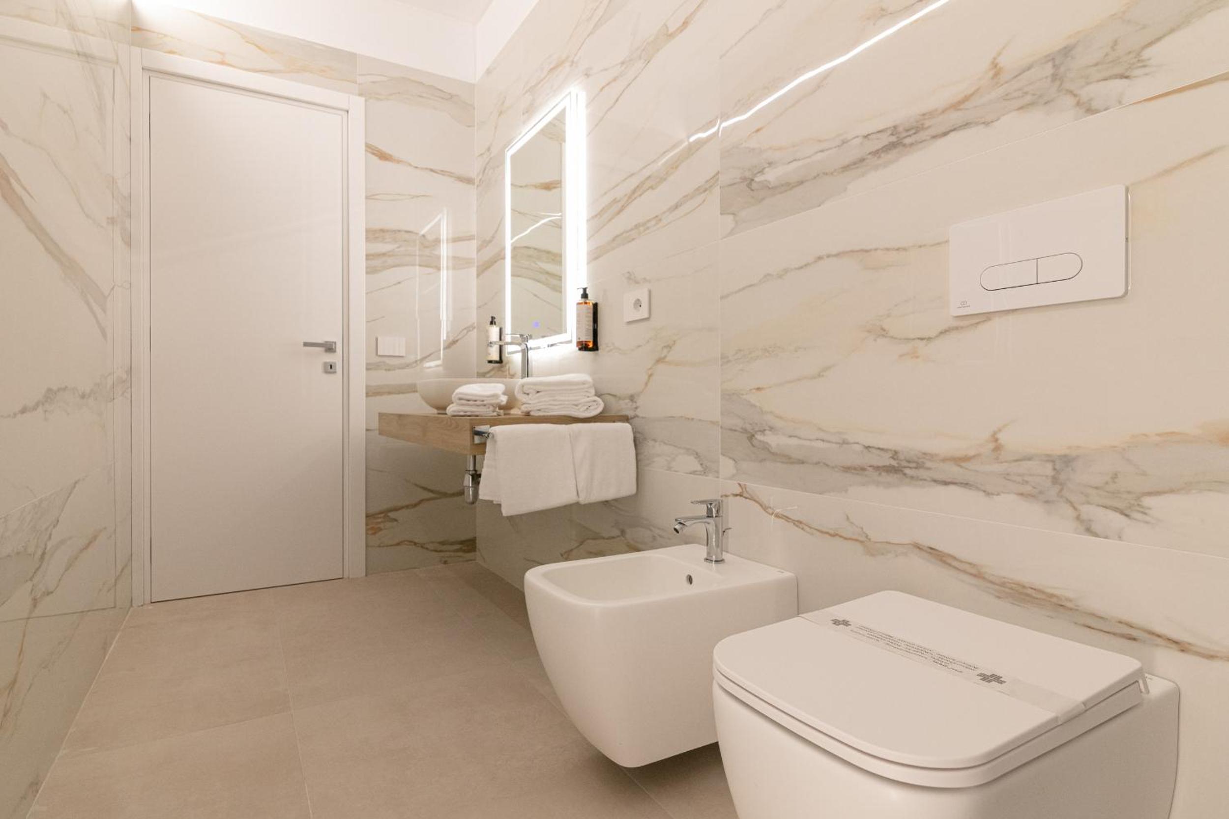 Suite with Spa Bath - Photo 4