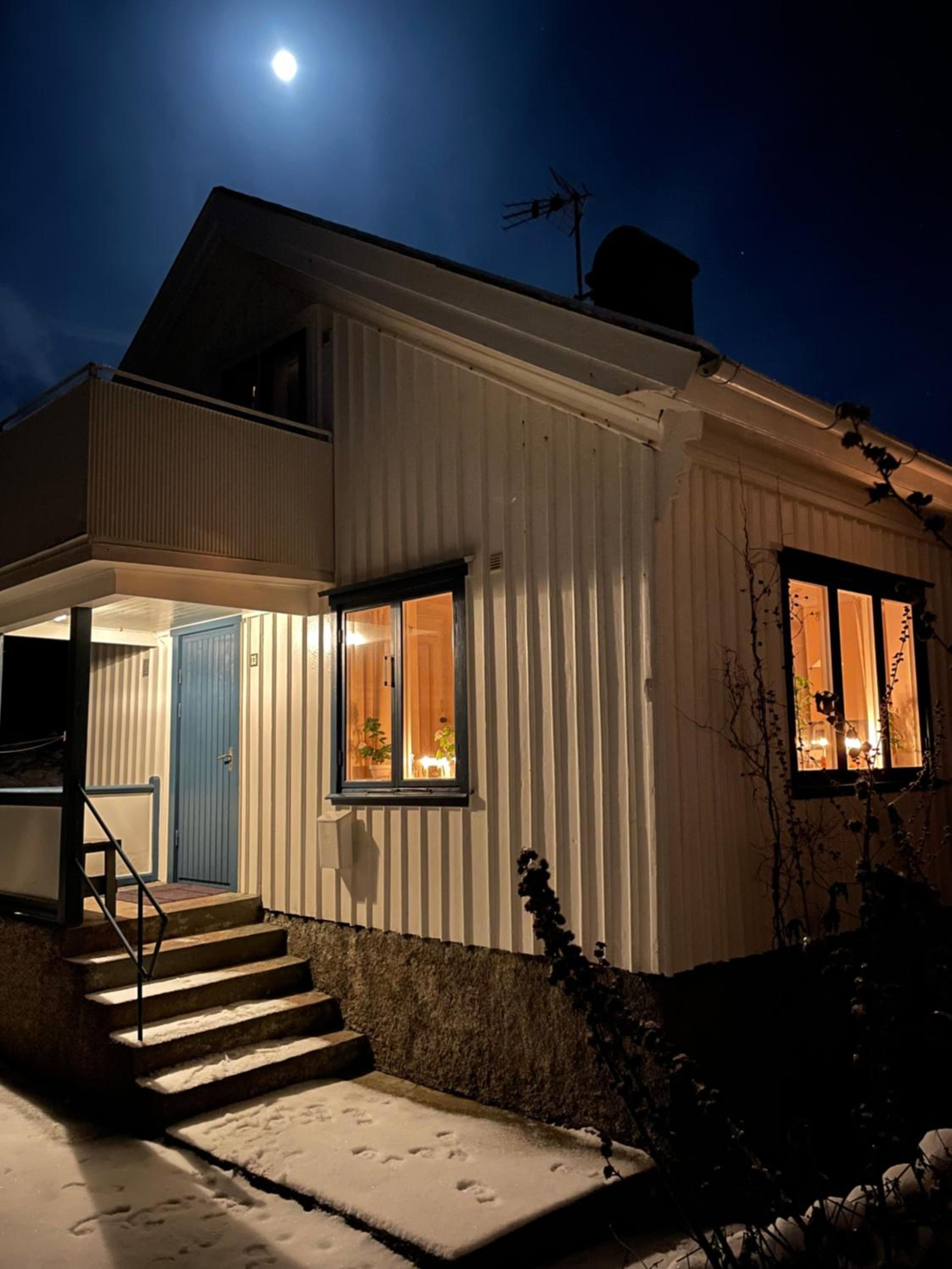Three-Bedroom House photo 3