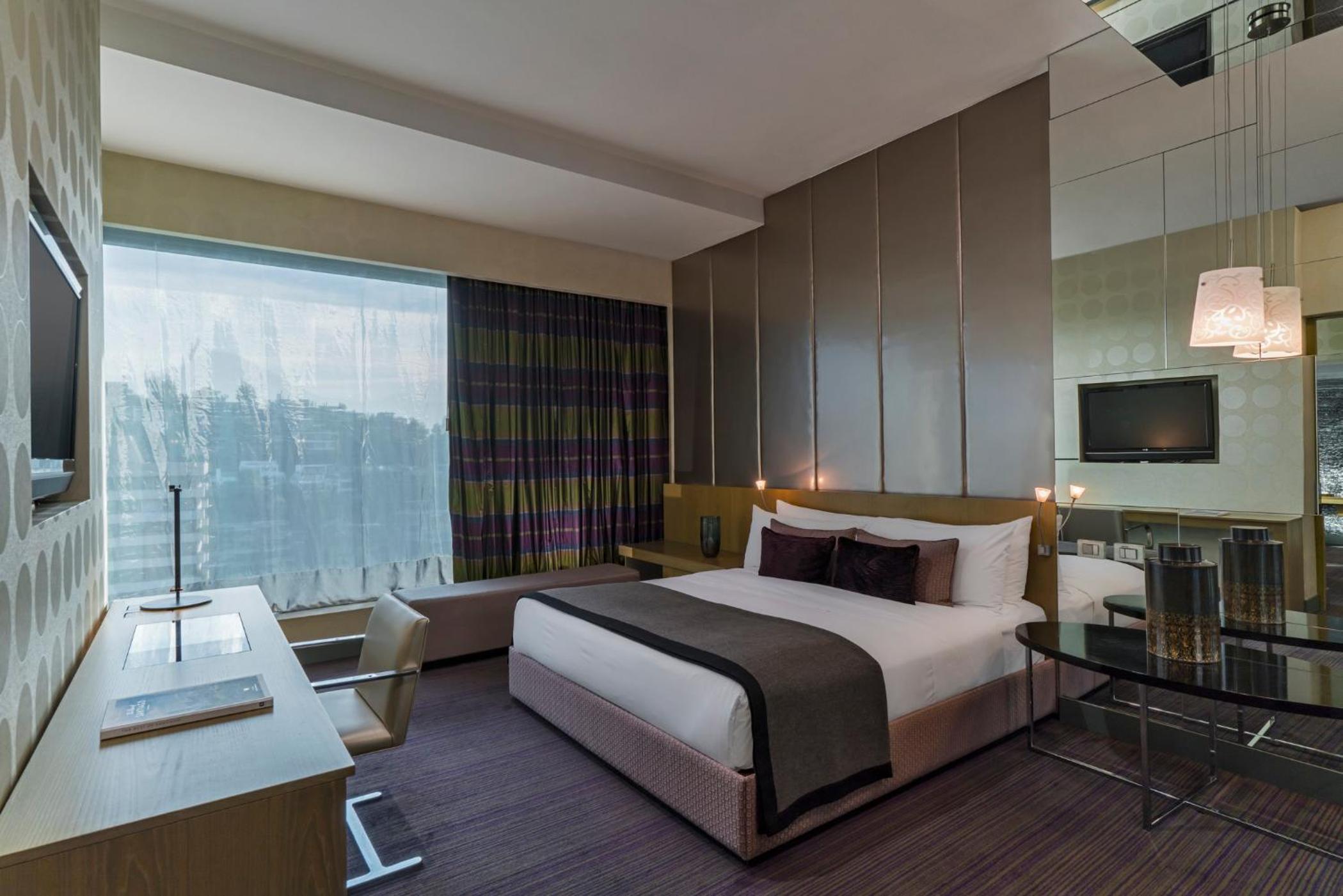 Wonderful, Guest room, 1 King, City view - Photo 1