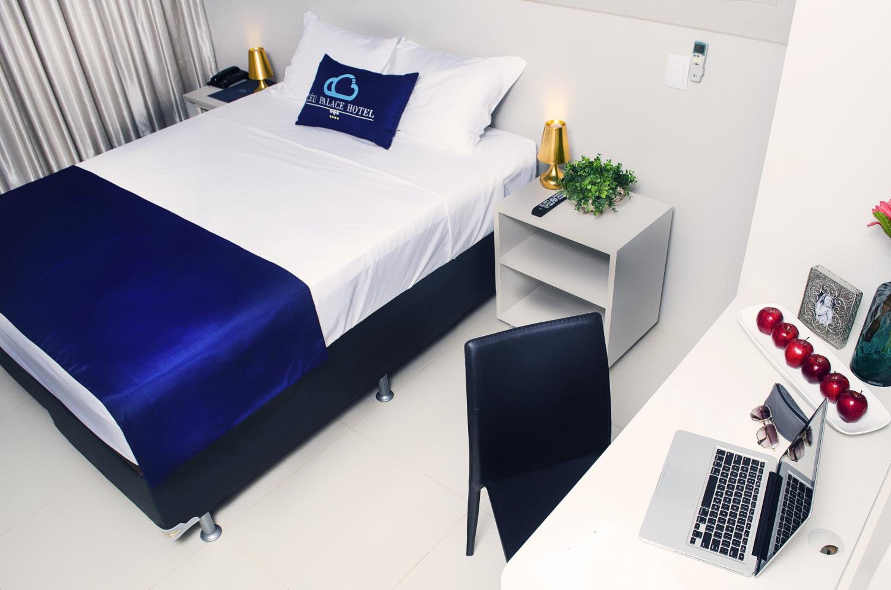 Queen Room photo 2