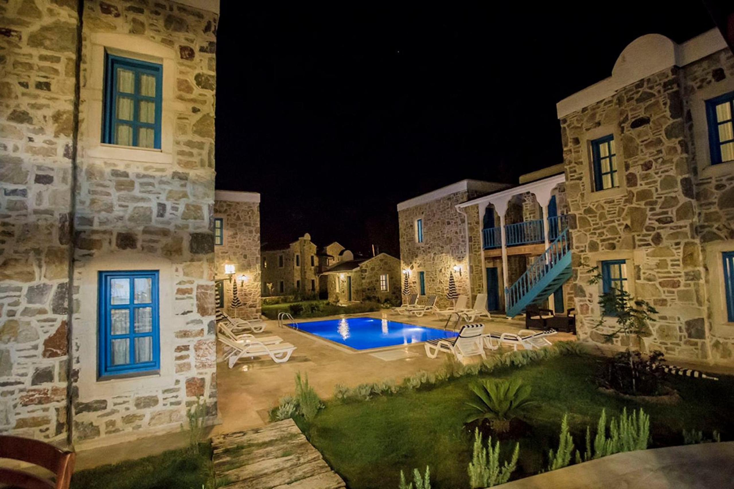 Double Room with Pool View photo 2