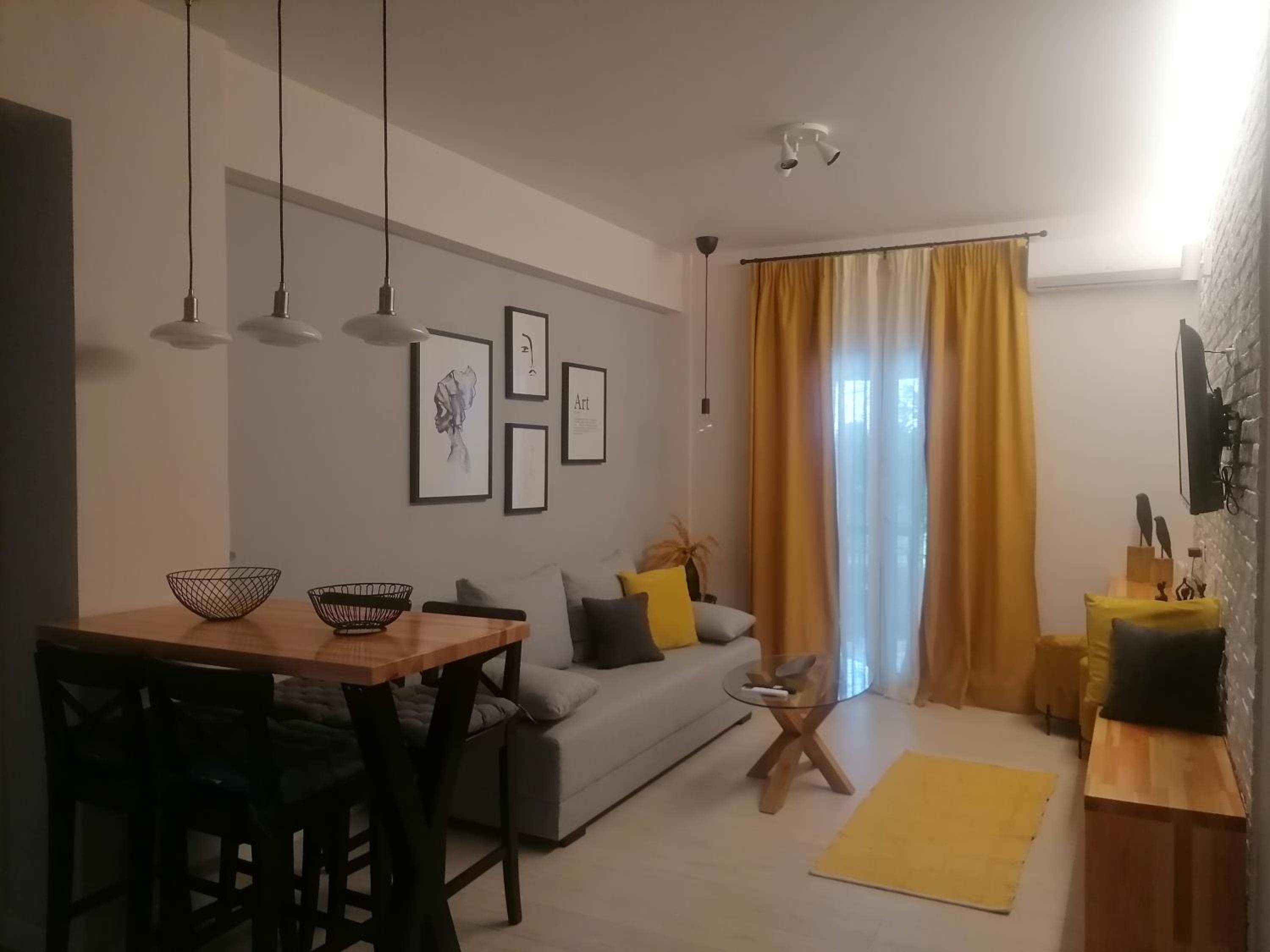 One-Bedroom Apartment photo 1
