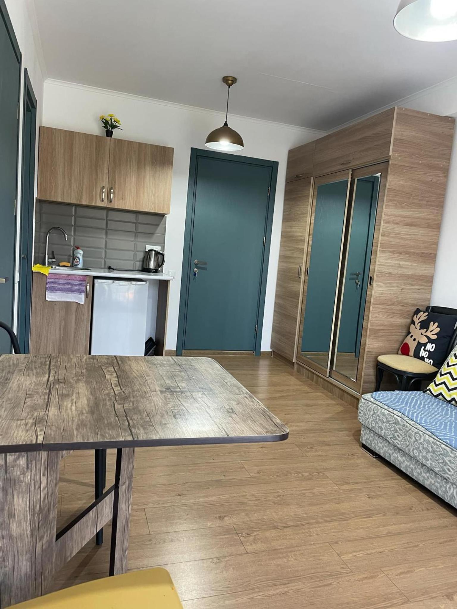 Studio Apartment with Balcony photo 1