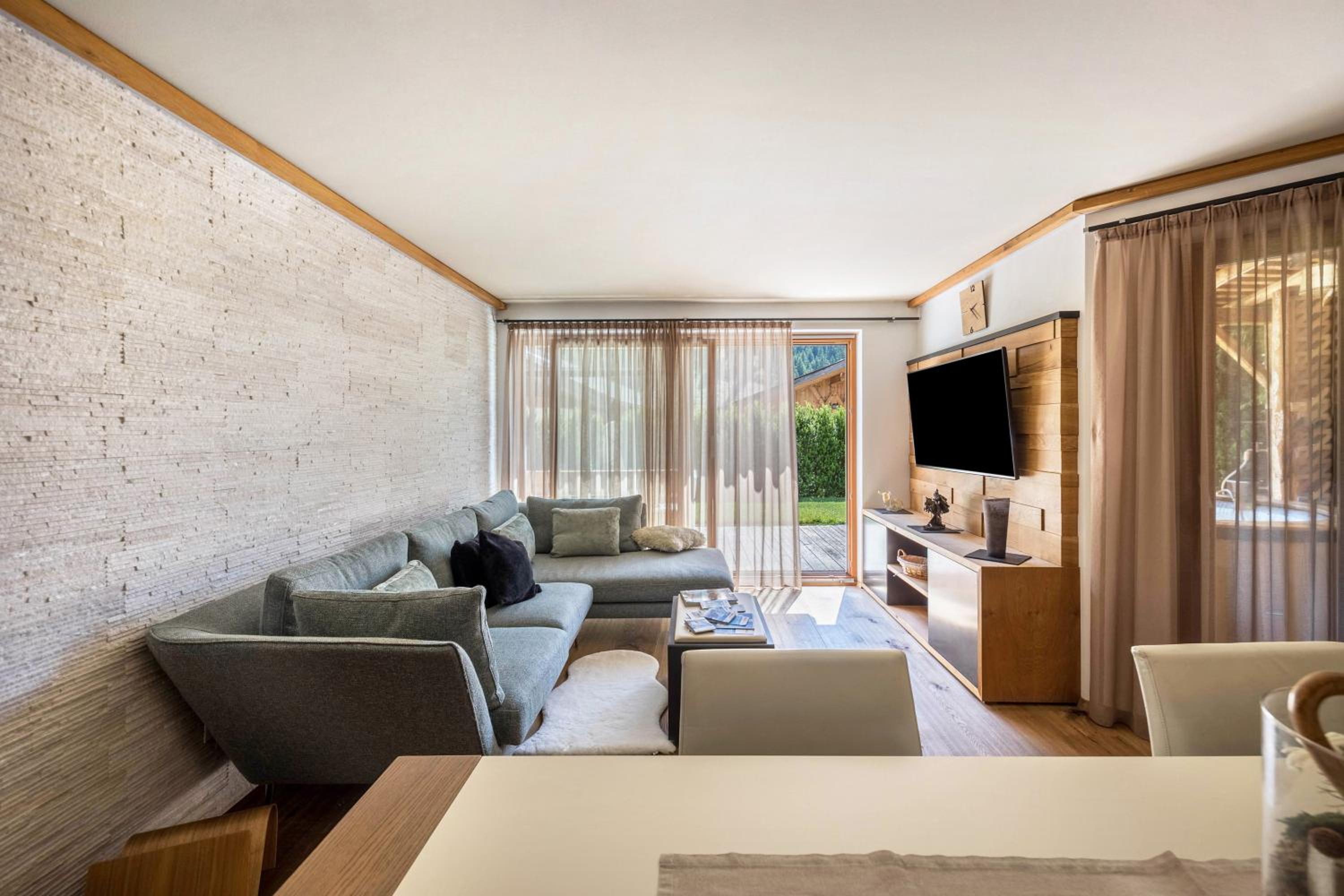 Two-Bedroom Deluxe Apartment with Garden View