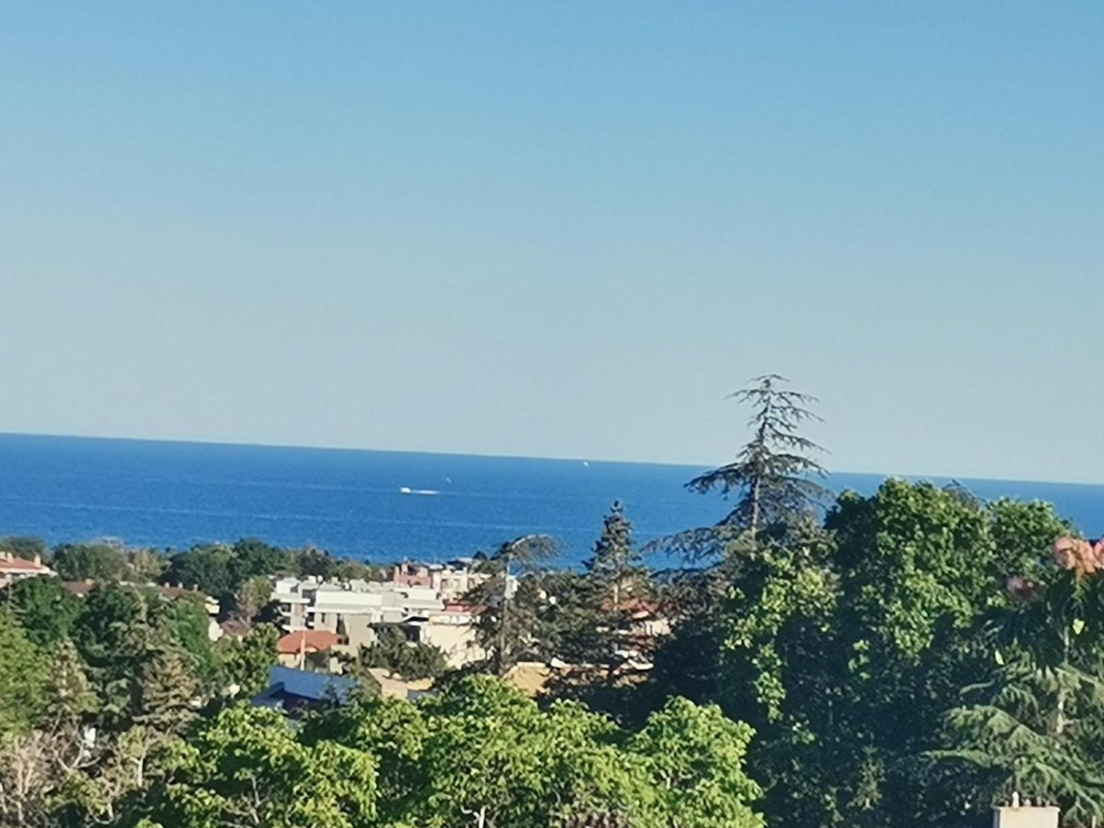 Three-Bedroom Apartment with Sea View photo 3