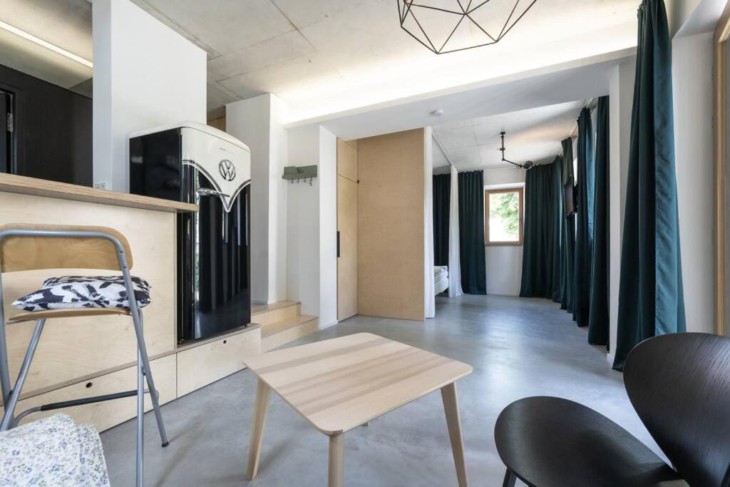 One-Bedroom Apartment photo 1