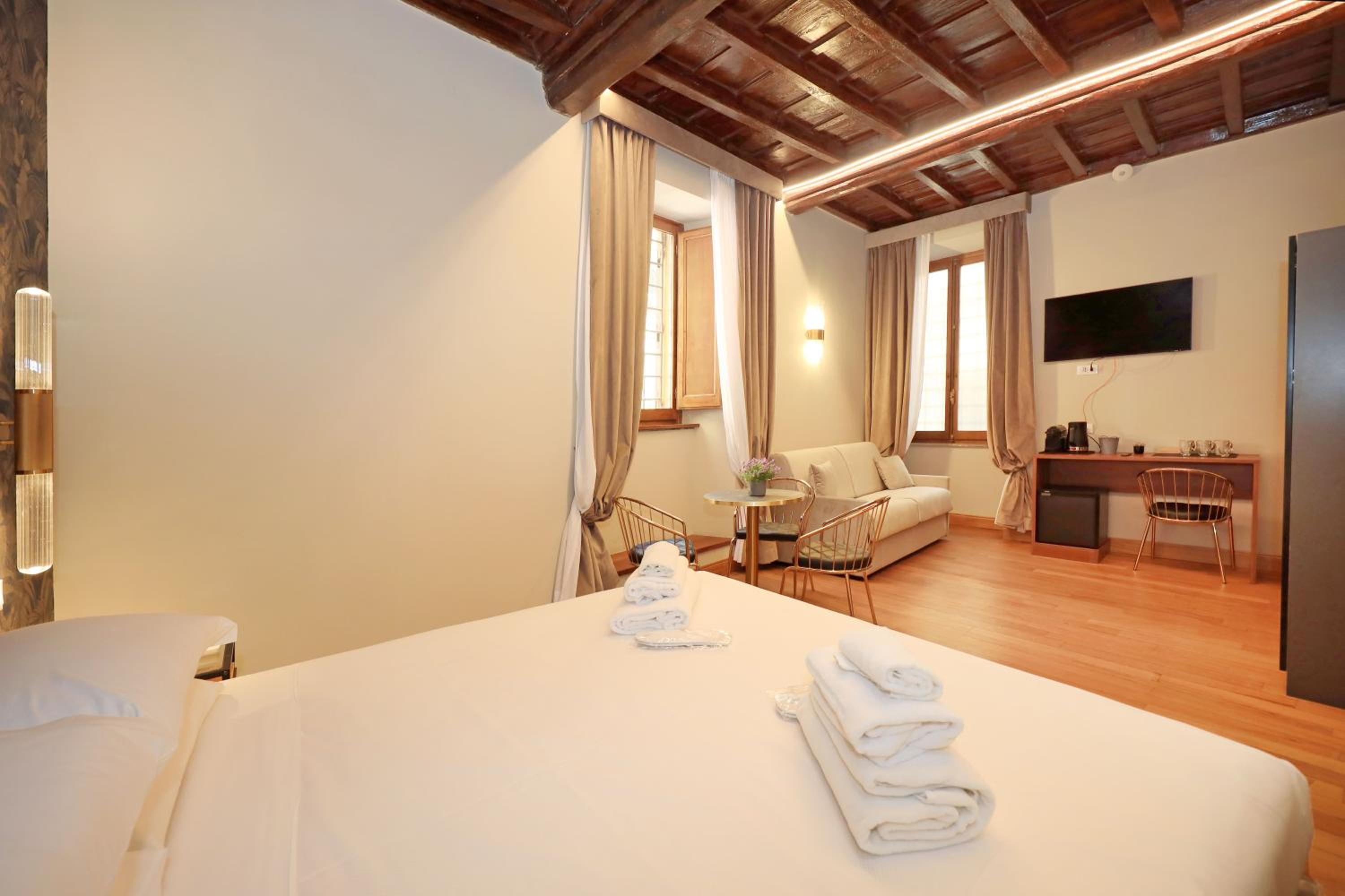 Deluxe Triple Room photo 3