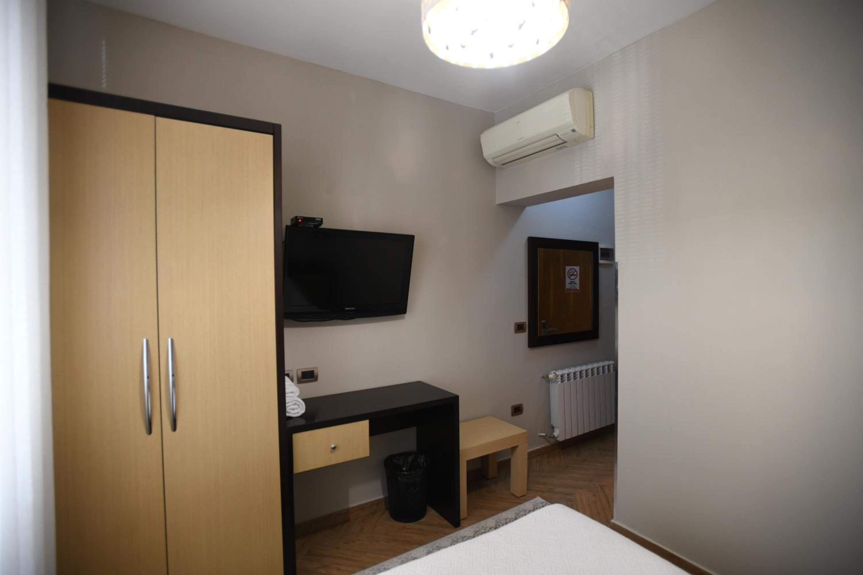 Single Room photo 2