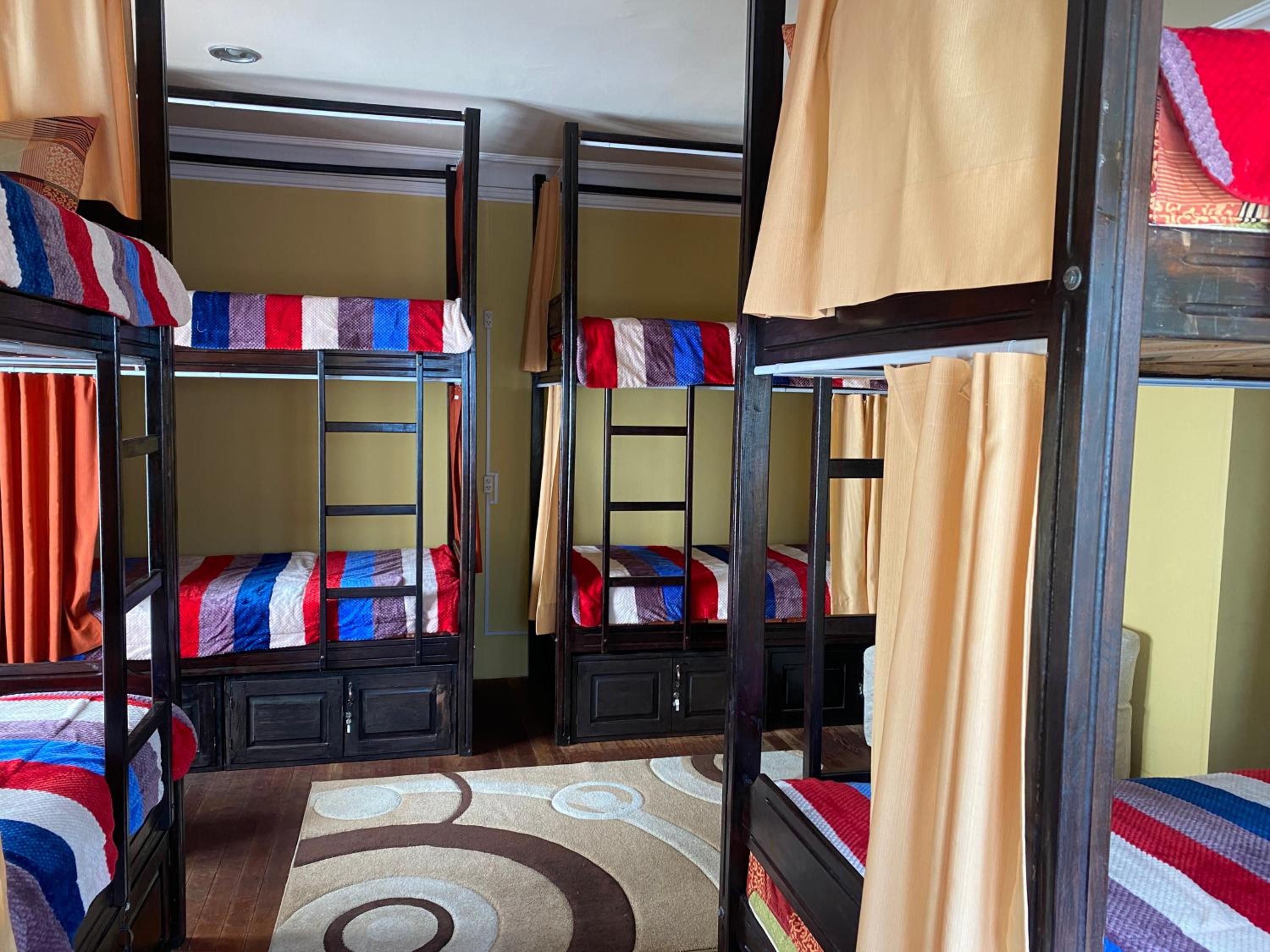 Bed in 8-Bed Mixed Dormitory Room photo 1