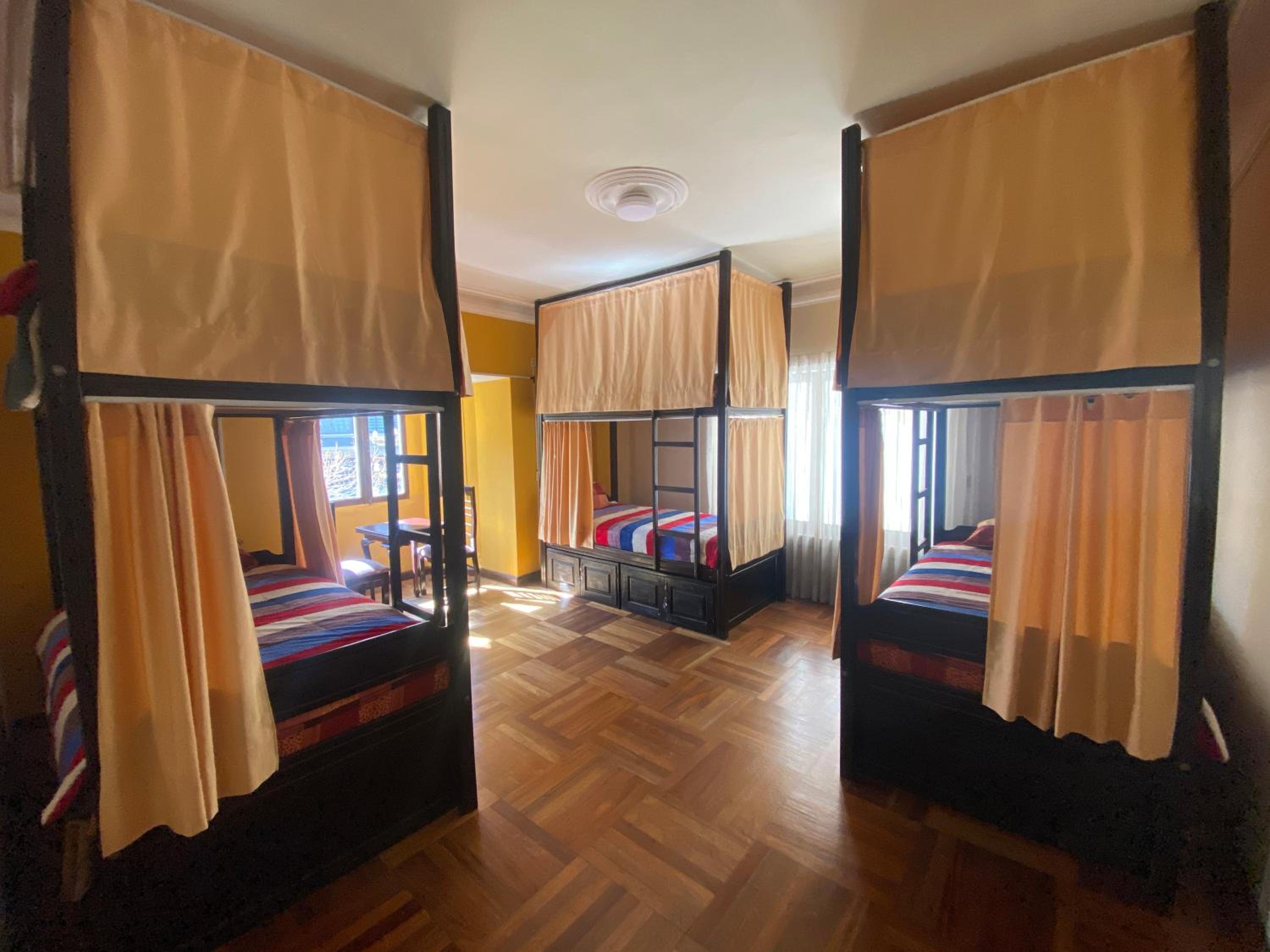 Bed in 6-Bed Mixed Dormitory Room photo 2