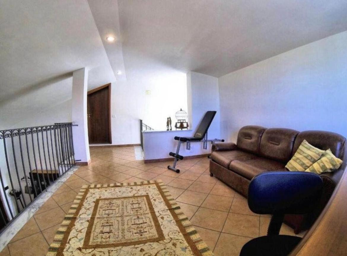 Three-Bedroom House photo 3