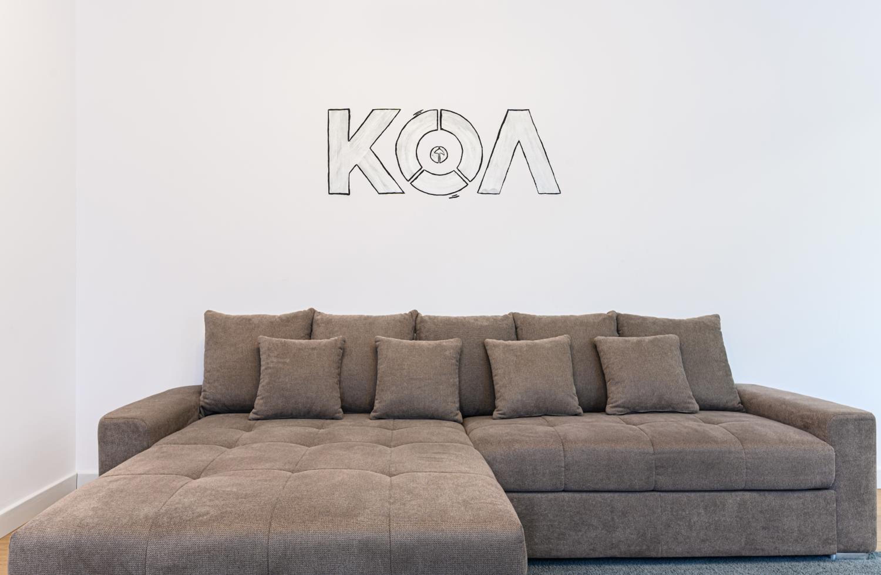 Three-Bedroom Apartment - Photo 16