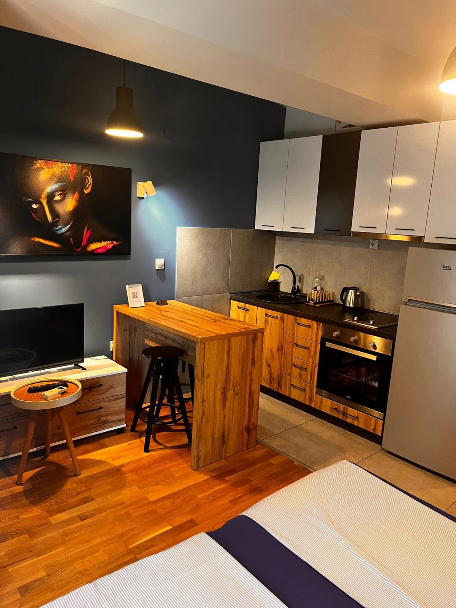 One-Bedroom Apartment photo 1