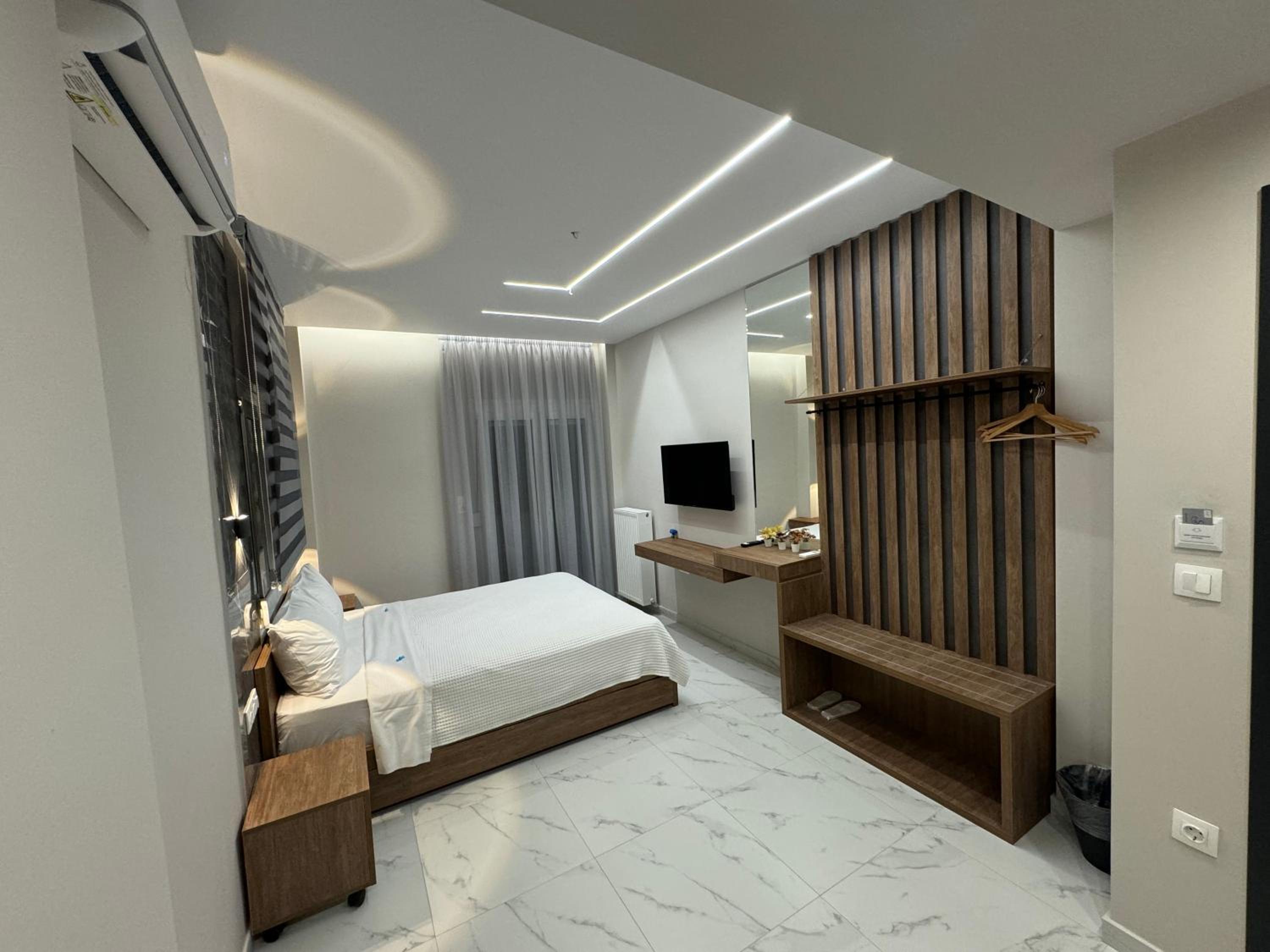 Large Double Room with Balcony photo 2