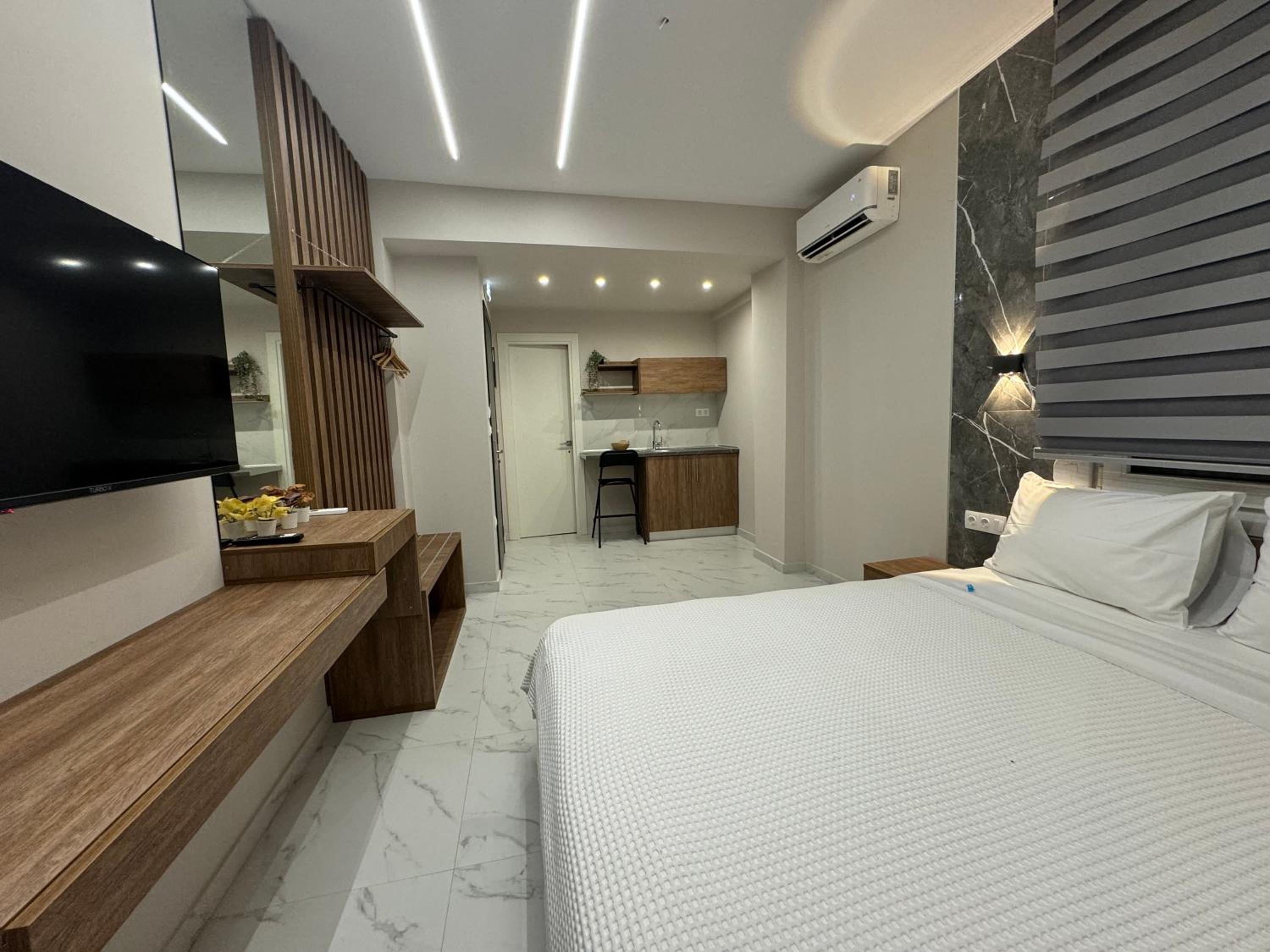 Superior Triple Room with Balcony photo 3