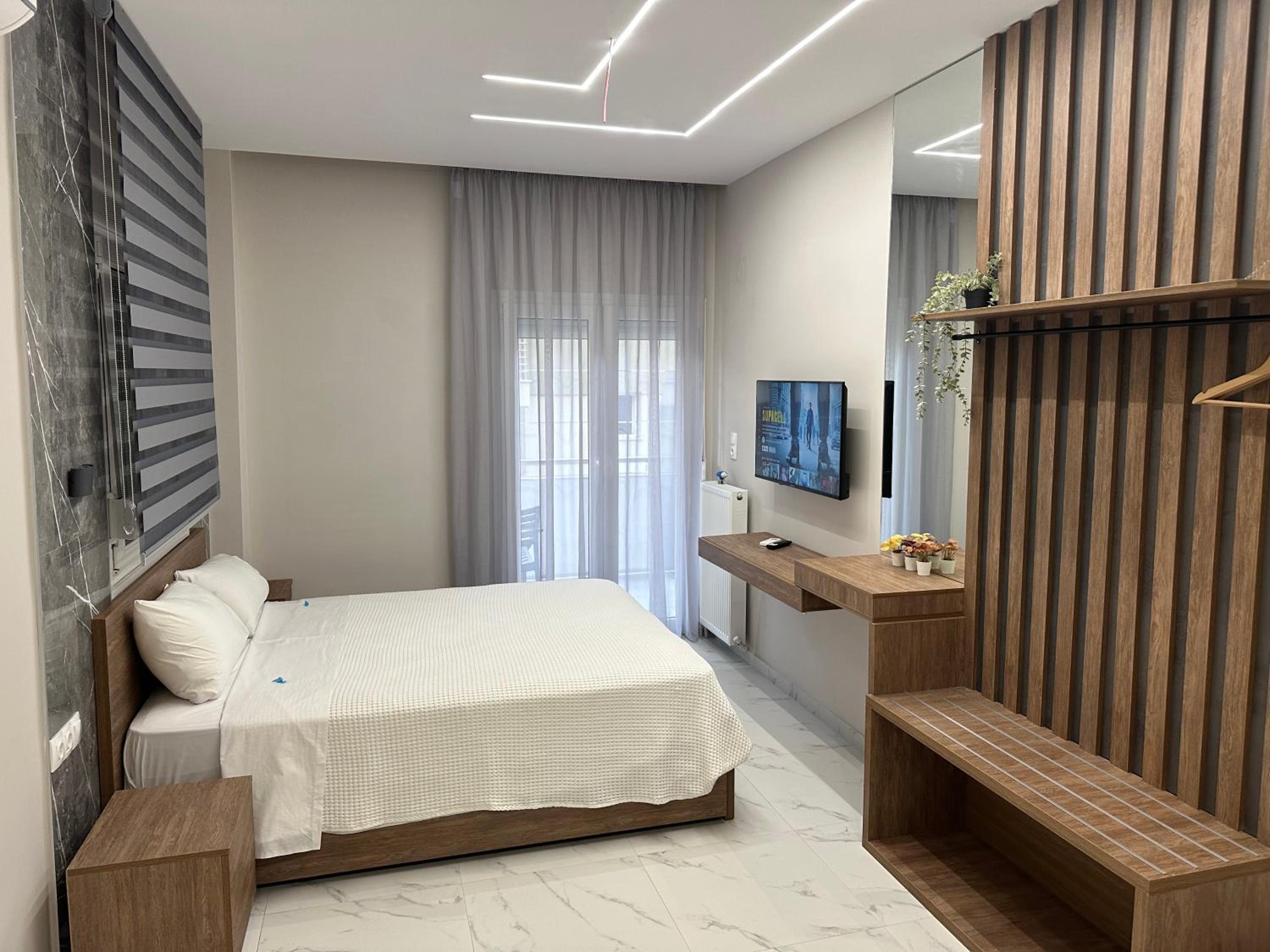 Large Double Room with Balcony photo 3