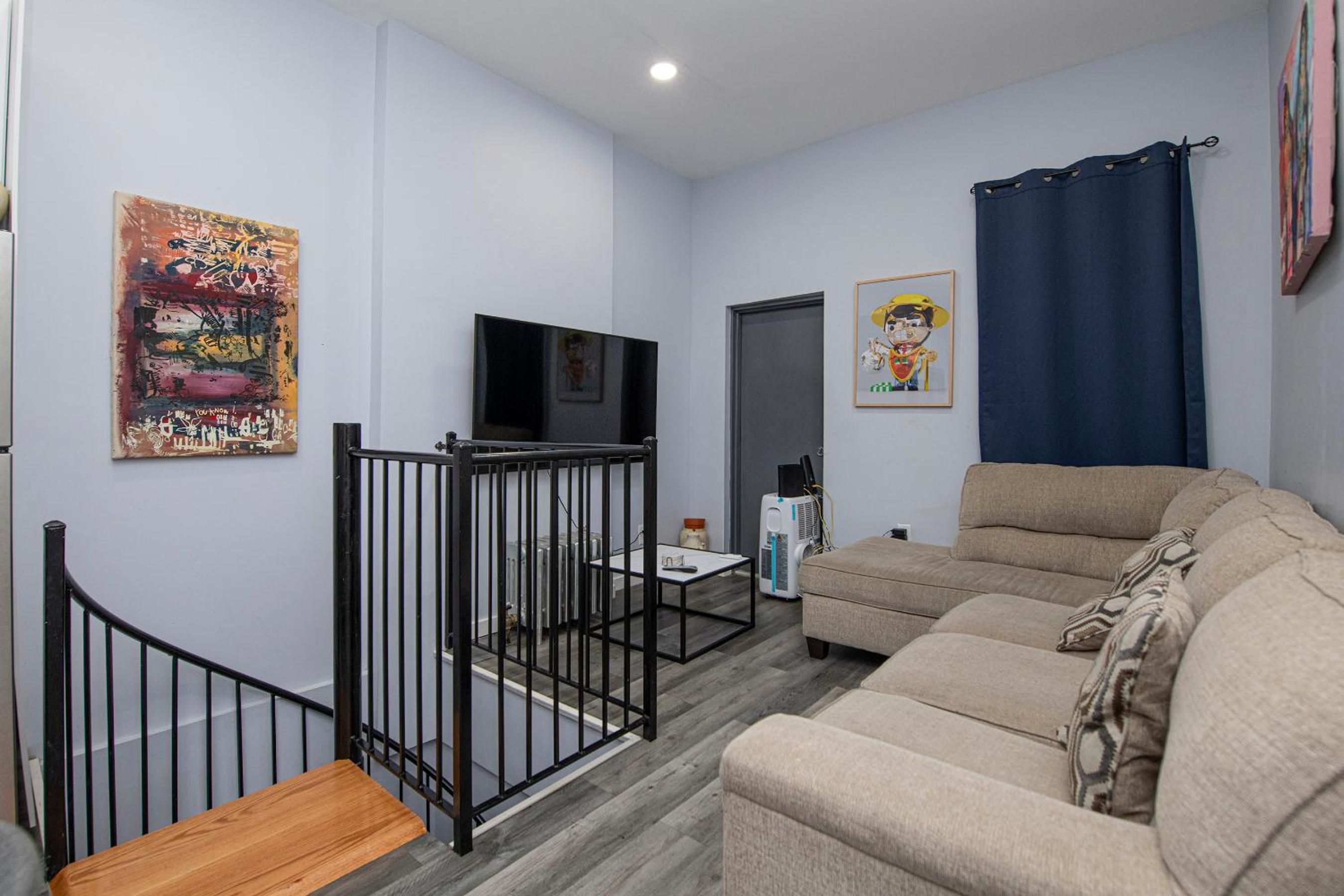 Five-Bedroom Apartment photo 2