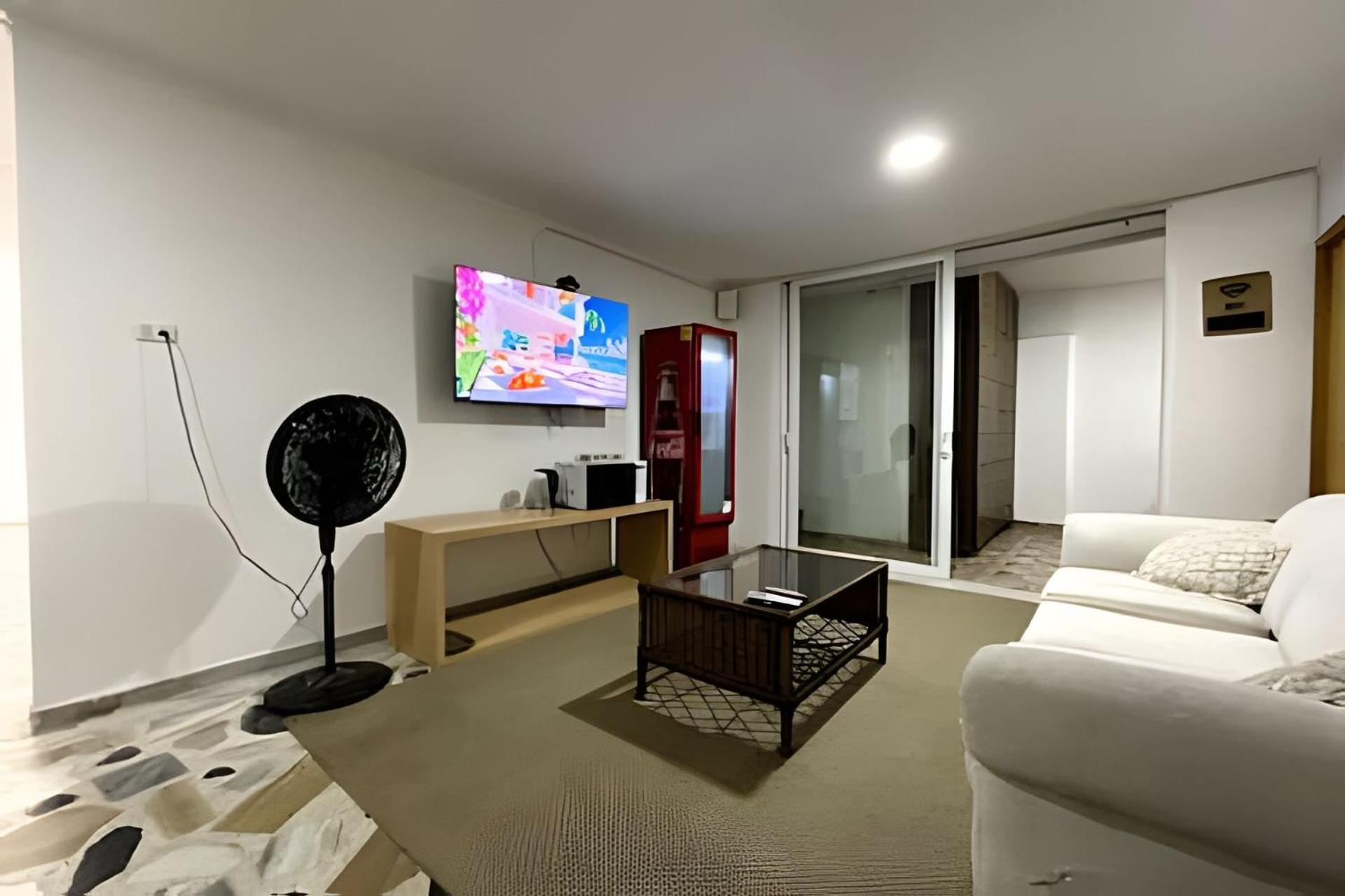 Family Room with Private Bathroom photo 2
