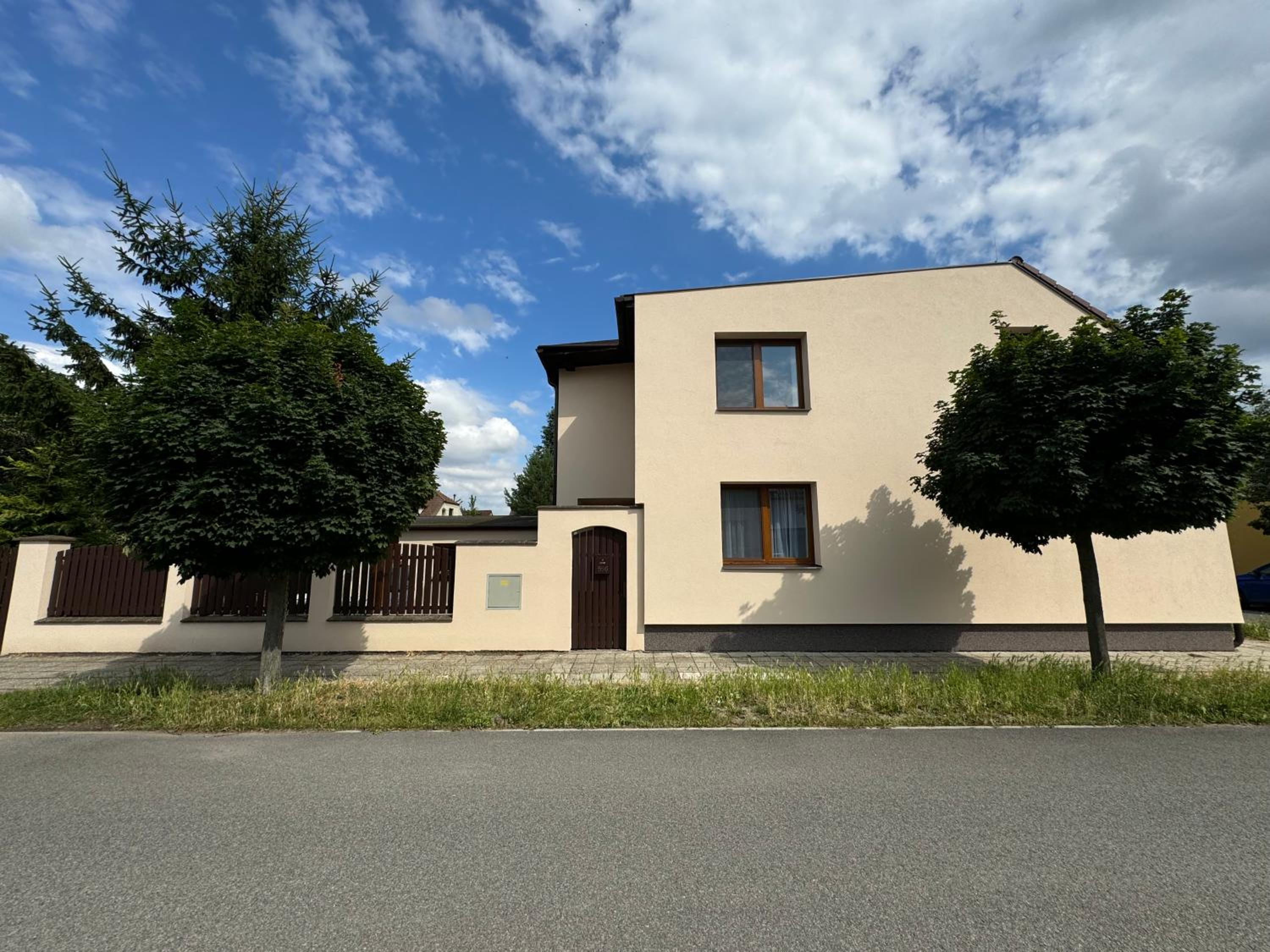 Three-Bedroom House photo 2