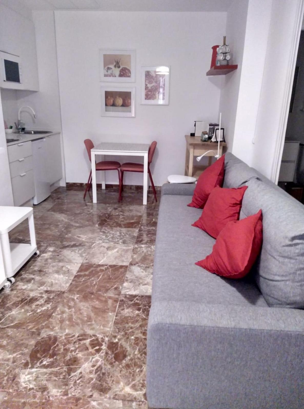 Apartamento de un dormitorio superior con balcón