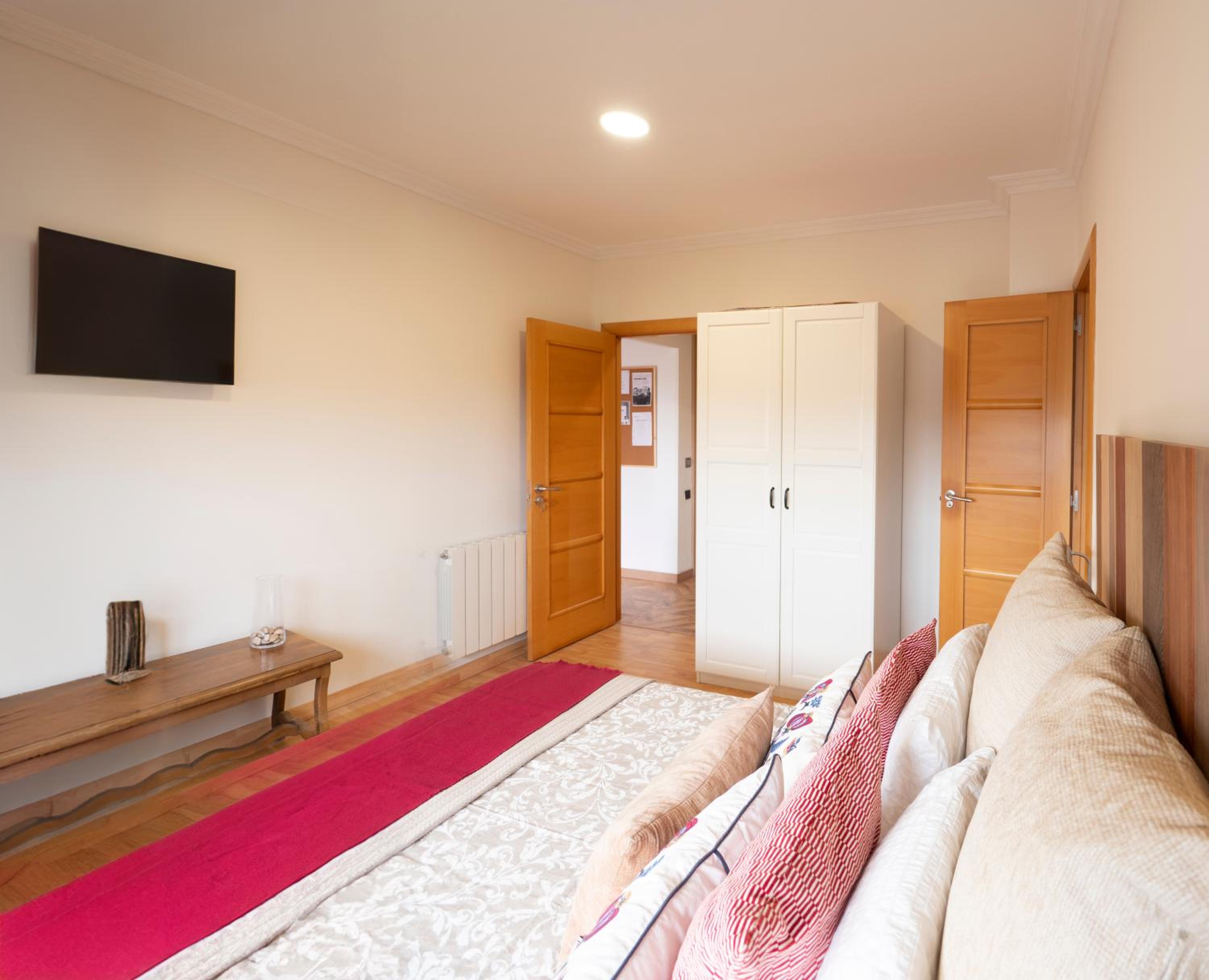 Deluxe Double Room with Side Sea View photo 3