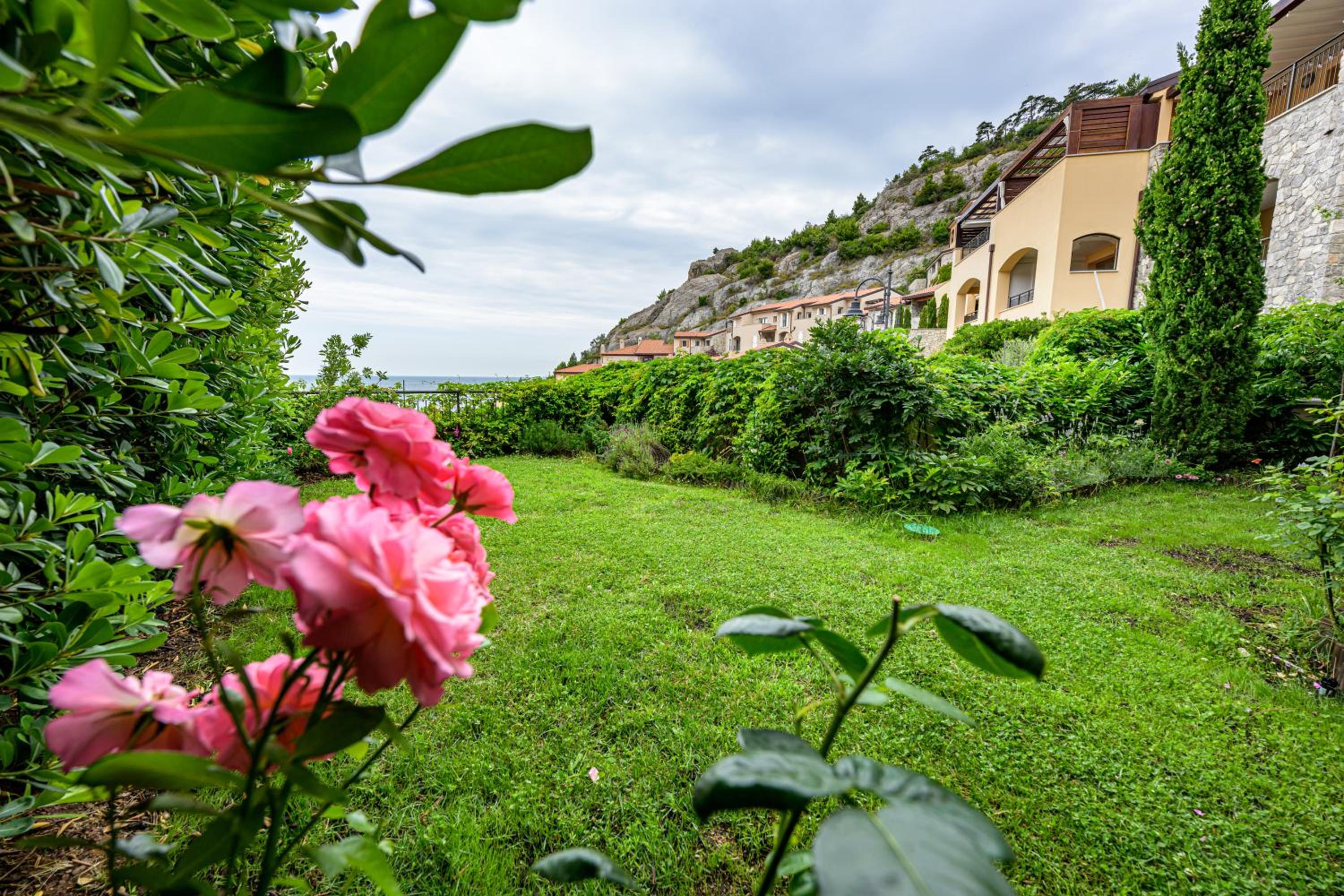 Two-Bedroom Apartment with Terrace and Sea View photo 2