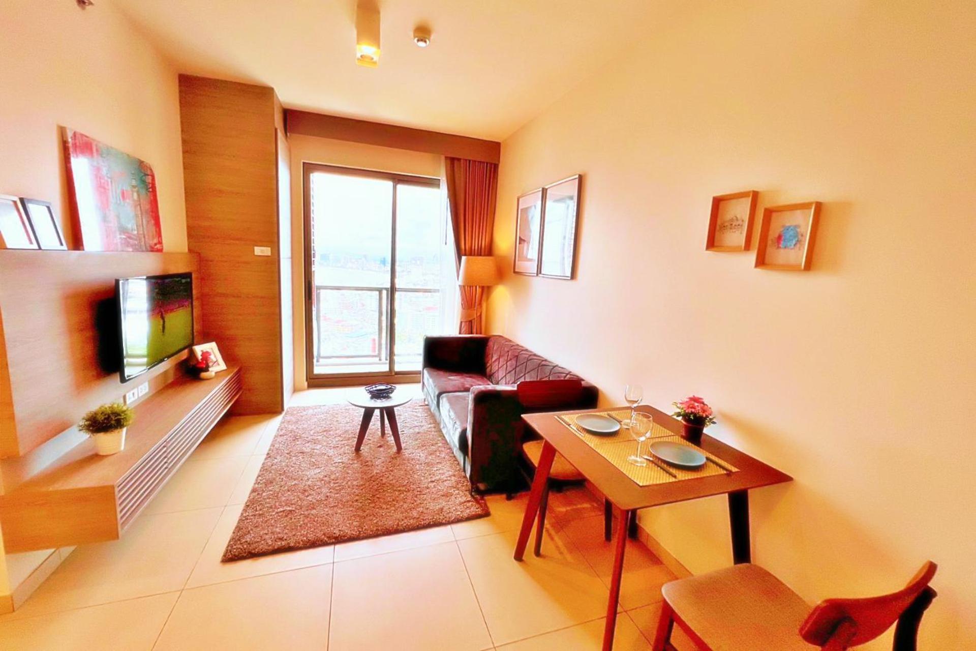 One-Bedroom Apartment with Sea View and Balcony photo 2