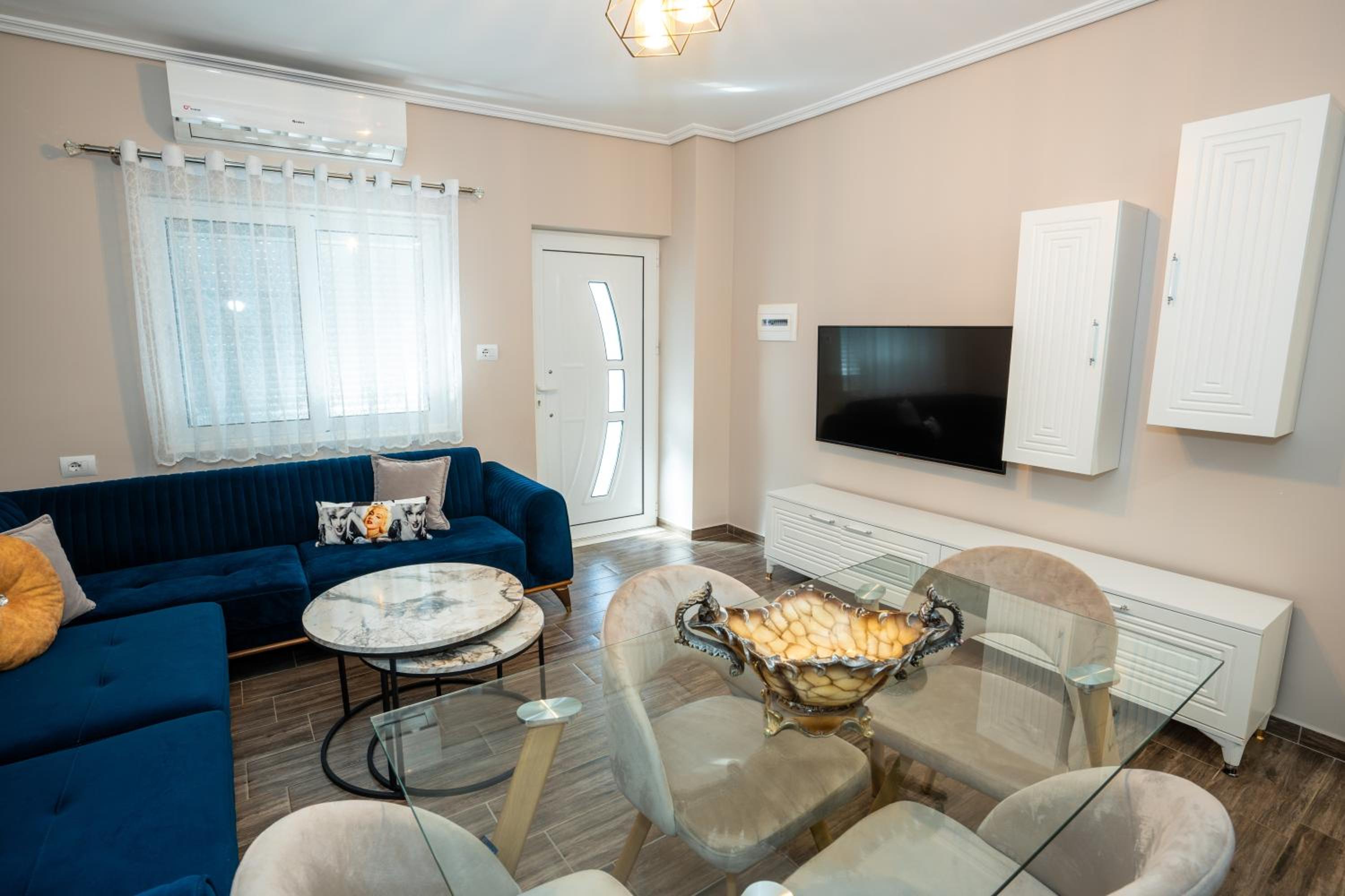 Apartment with Garden View