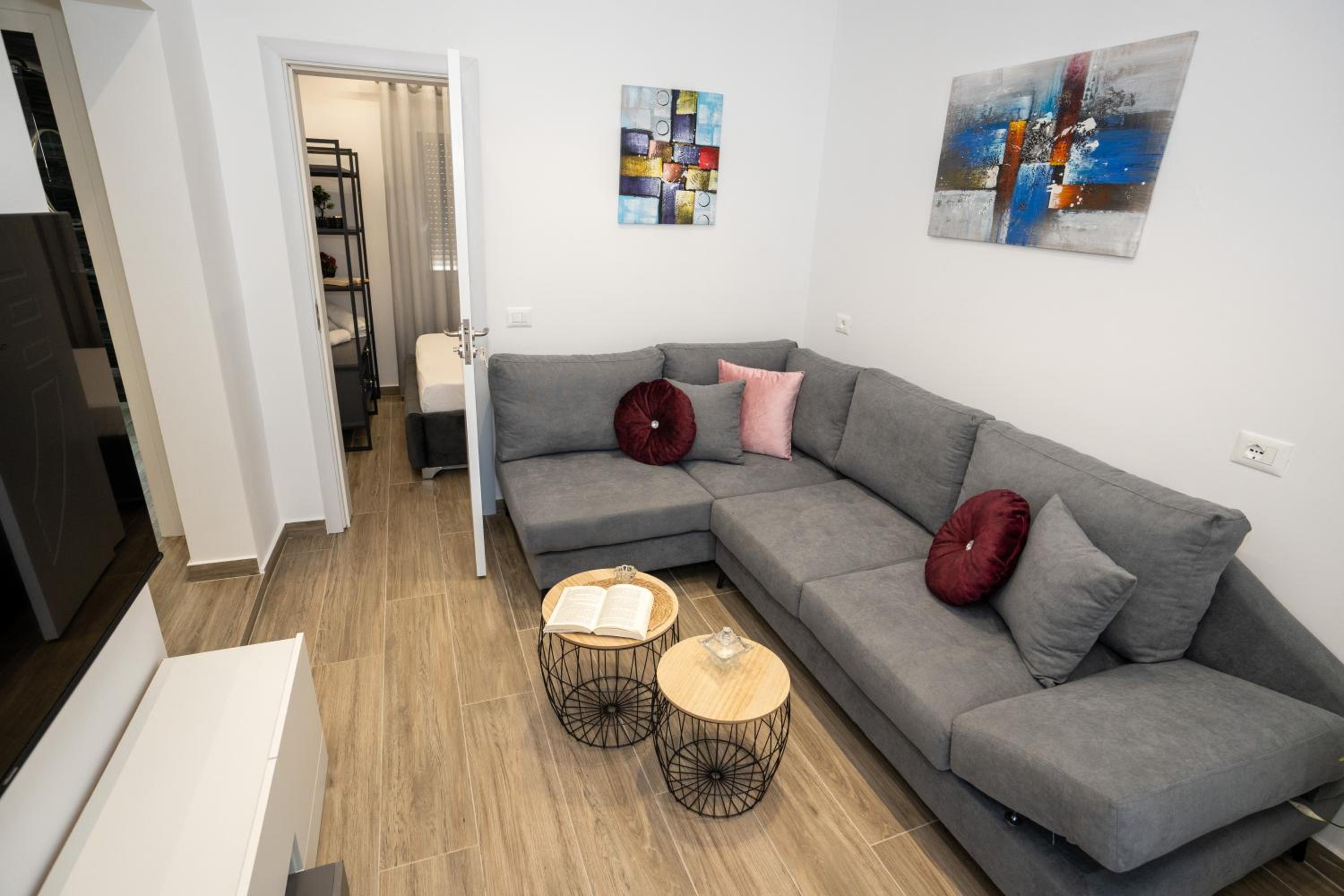 Apartment with Garden View