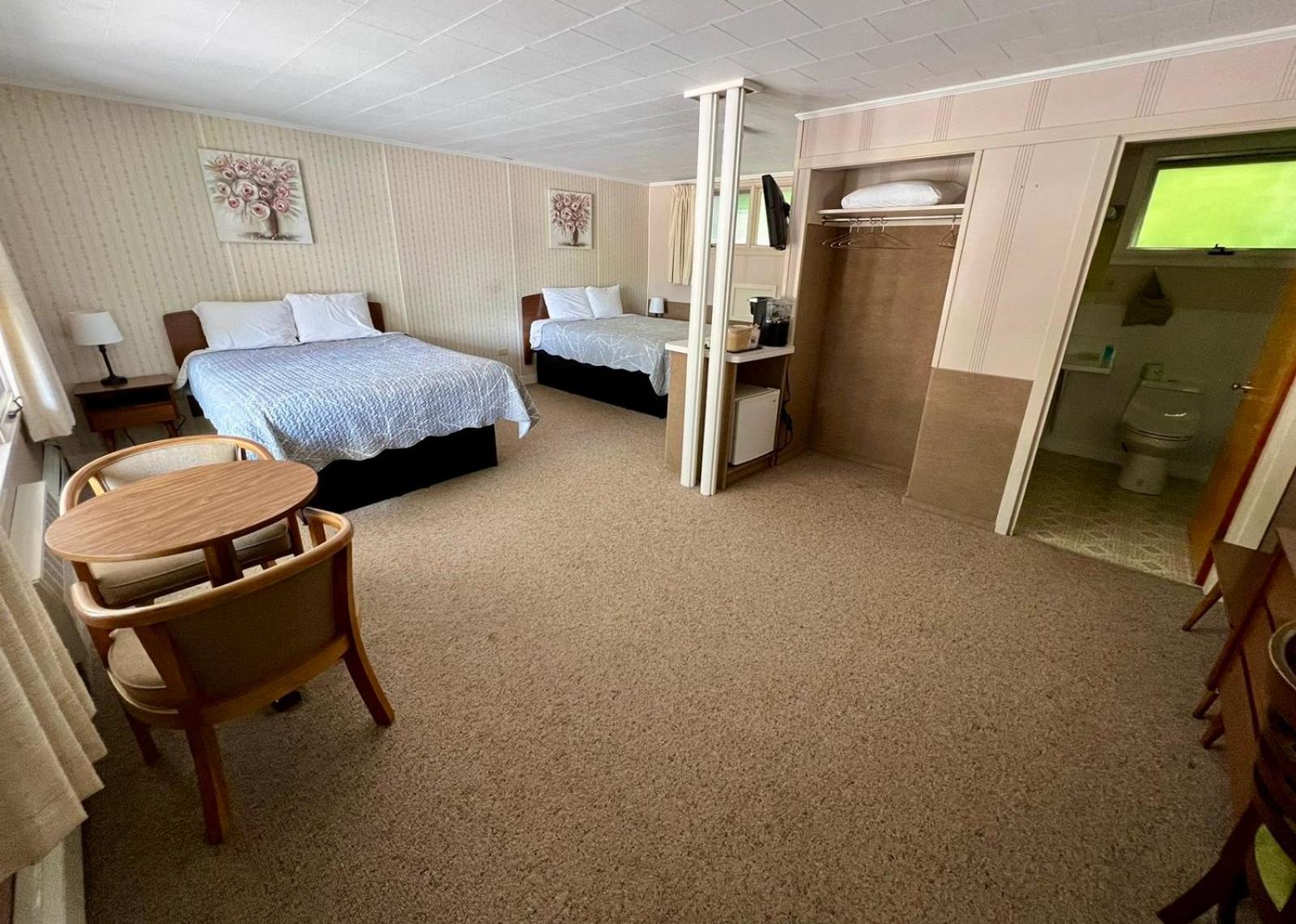 Standard Double Queen Room photo 1