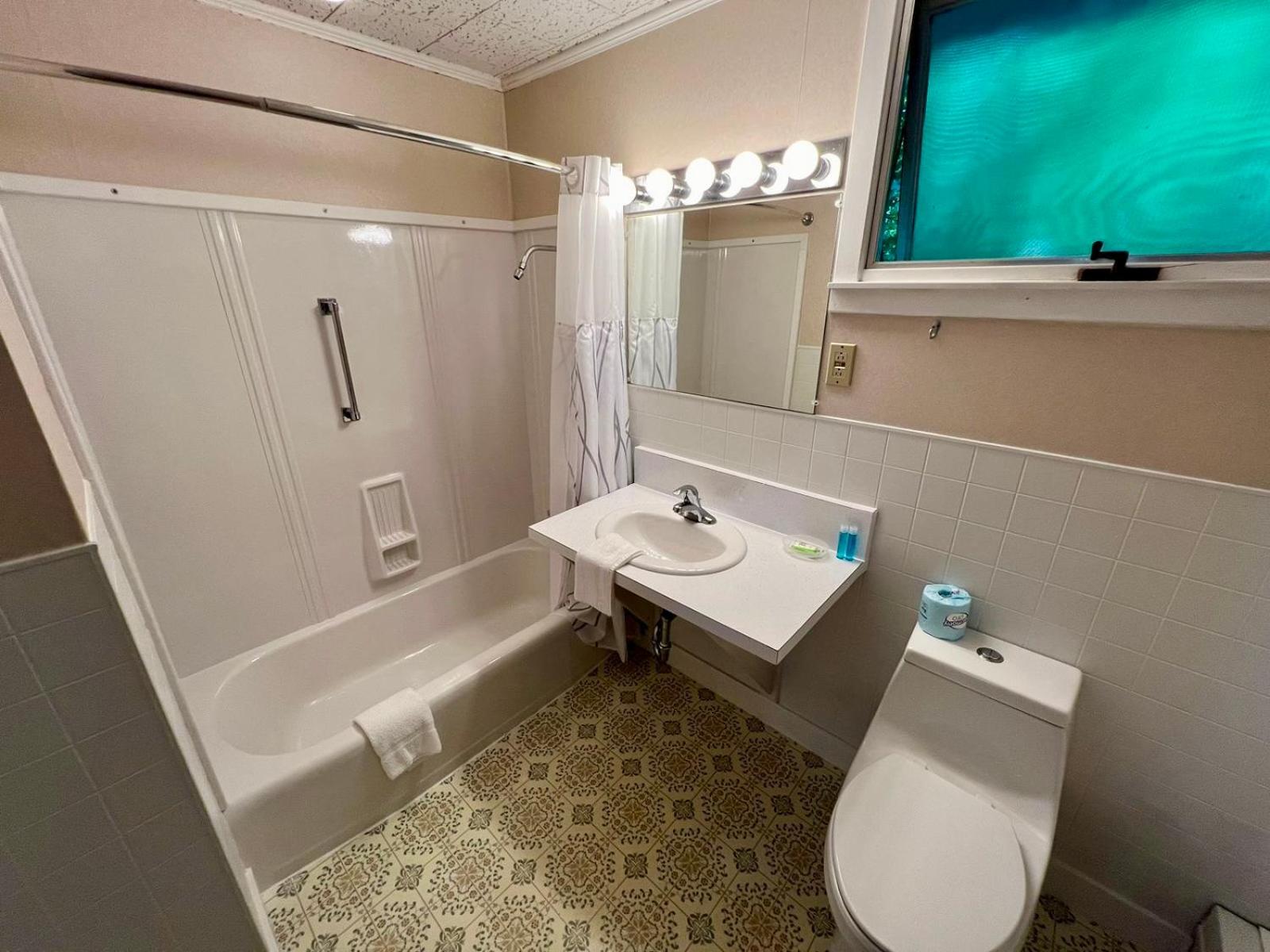 Standard Double Queen Room photo 2