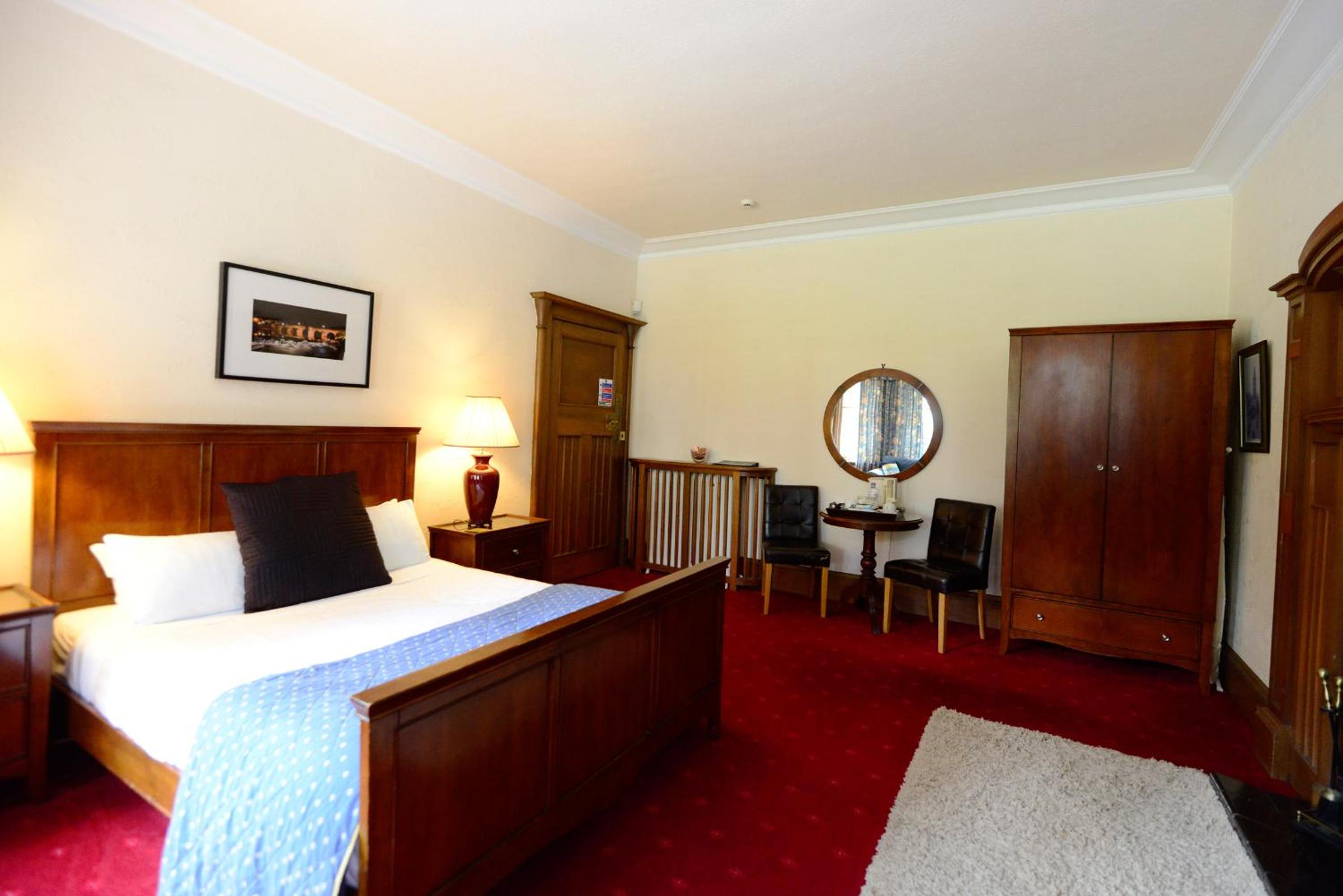 Double Room with Shared Bathroom photo 2
