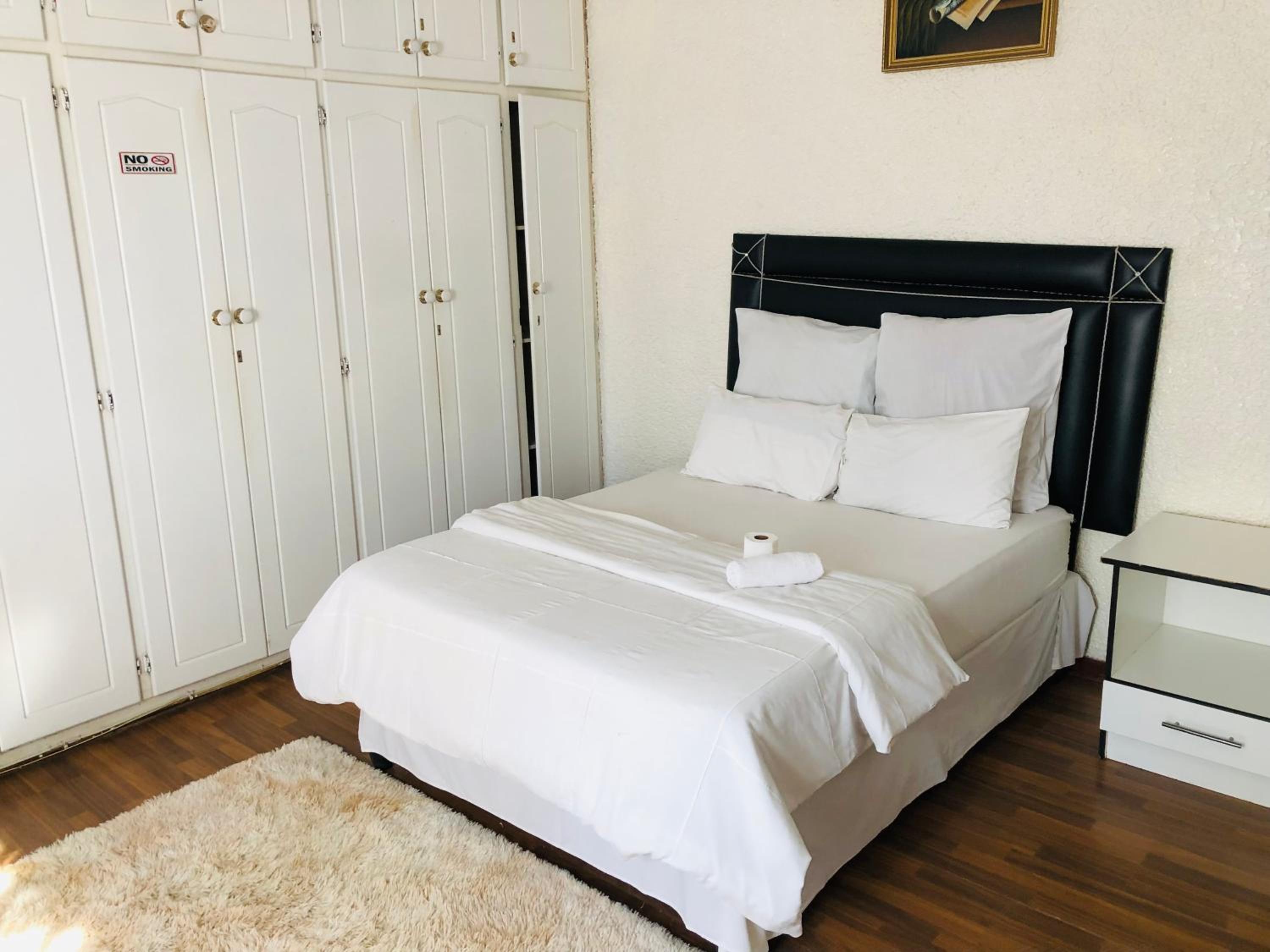 Double Room With Private Bathroom photo 3