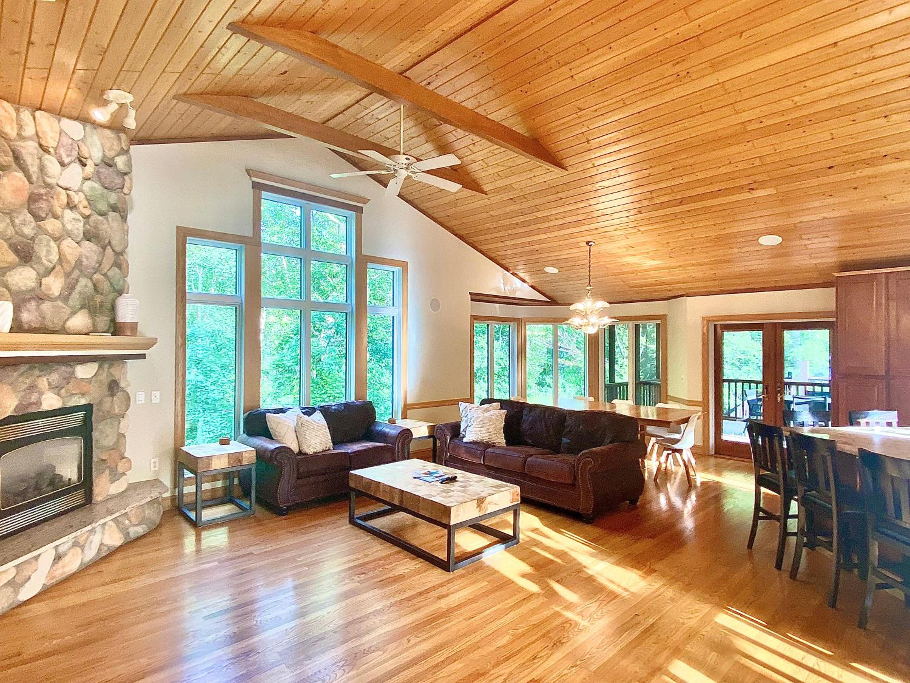 Seven-Bedroom House photo 1