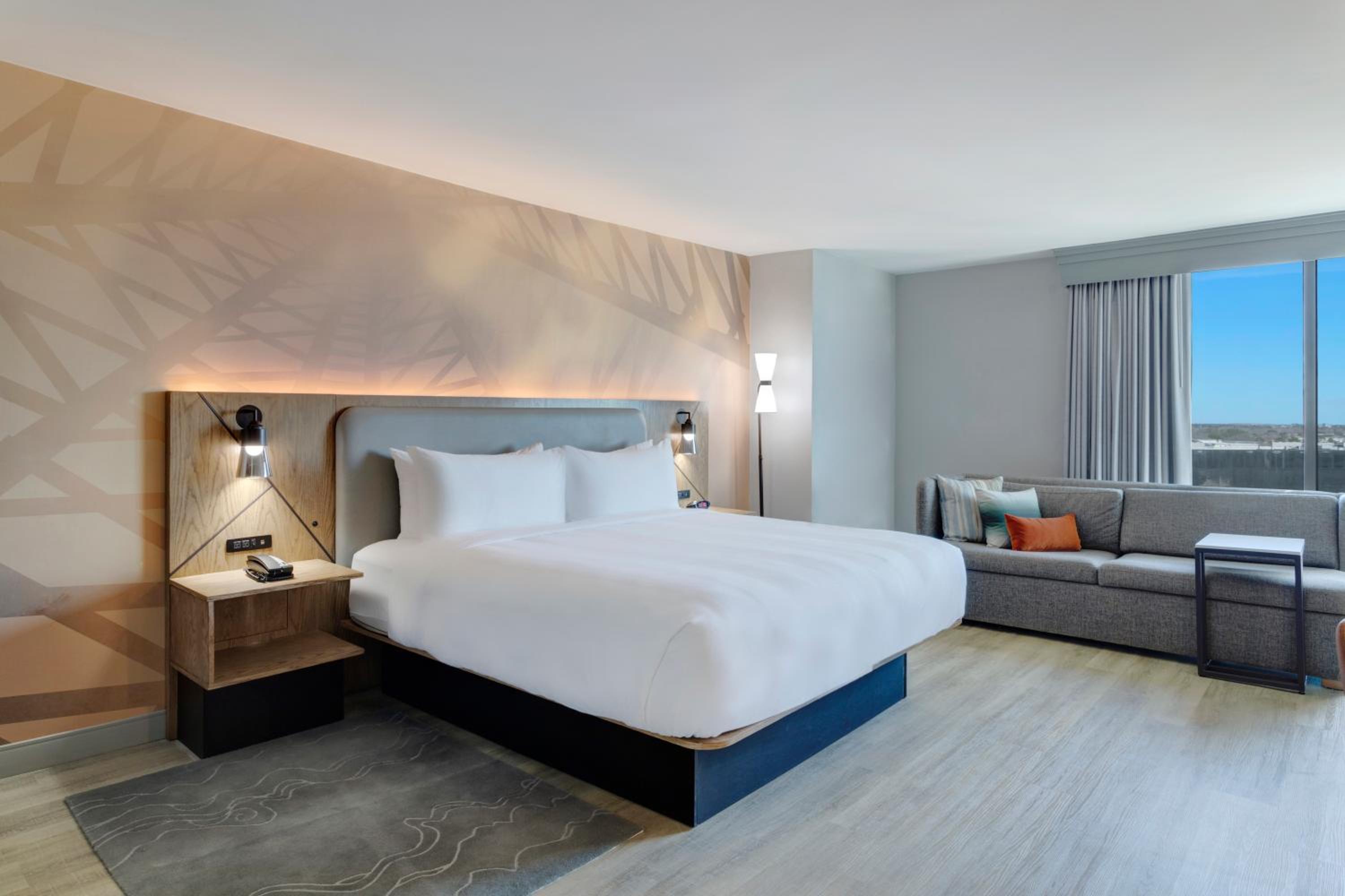 Concierge Queen Room - Photo 2