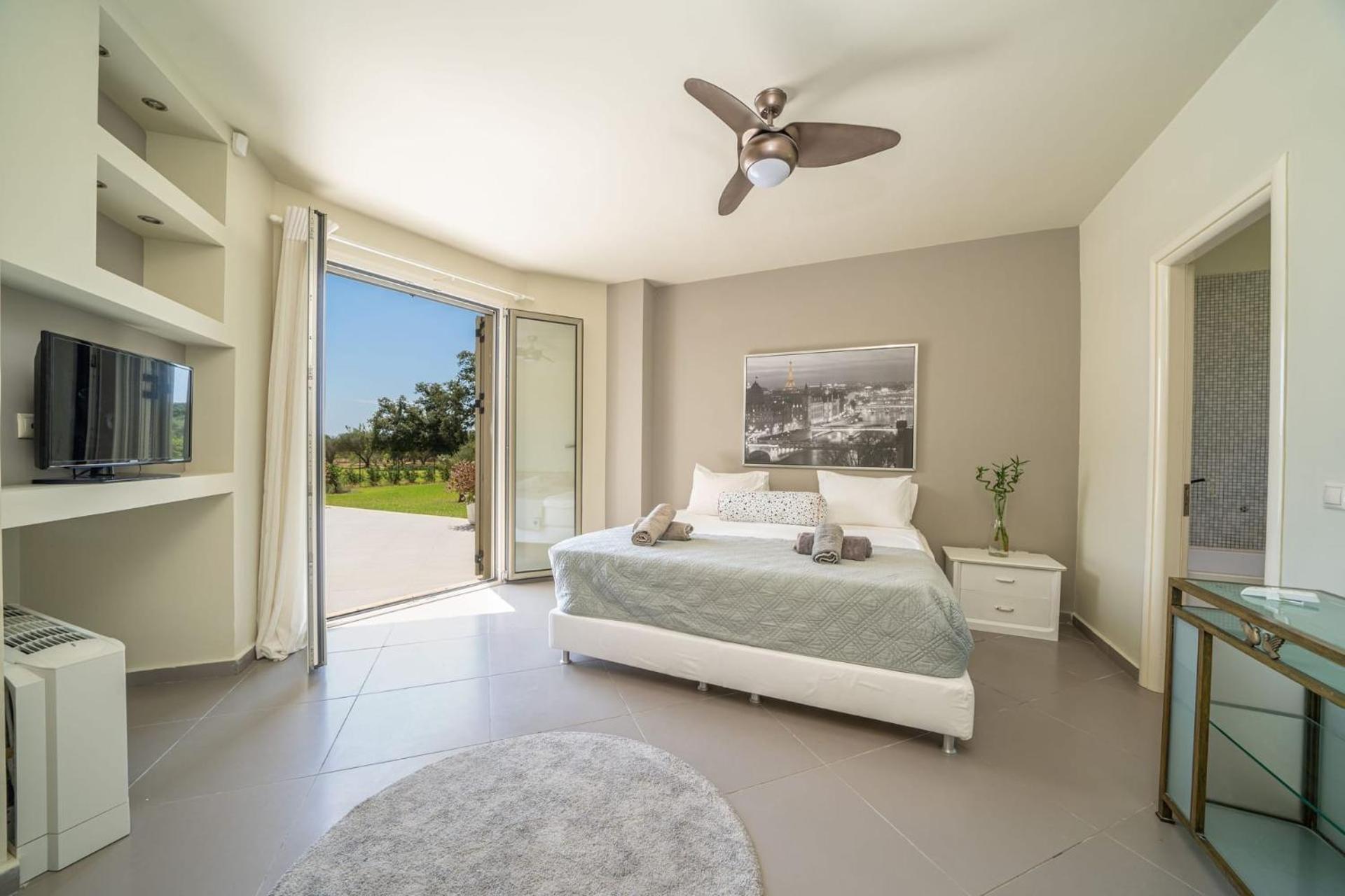 Four Bedroom Villa With Pool photo 1