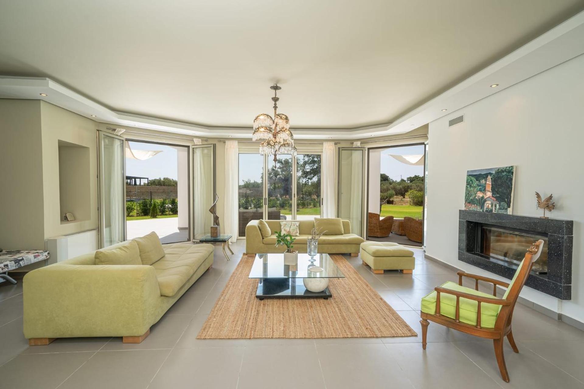 Four Bedroom Villa With Pool photo 2