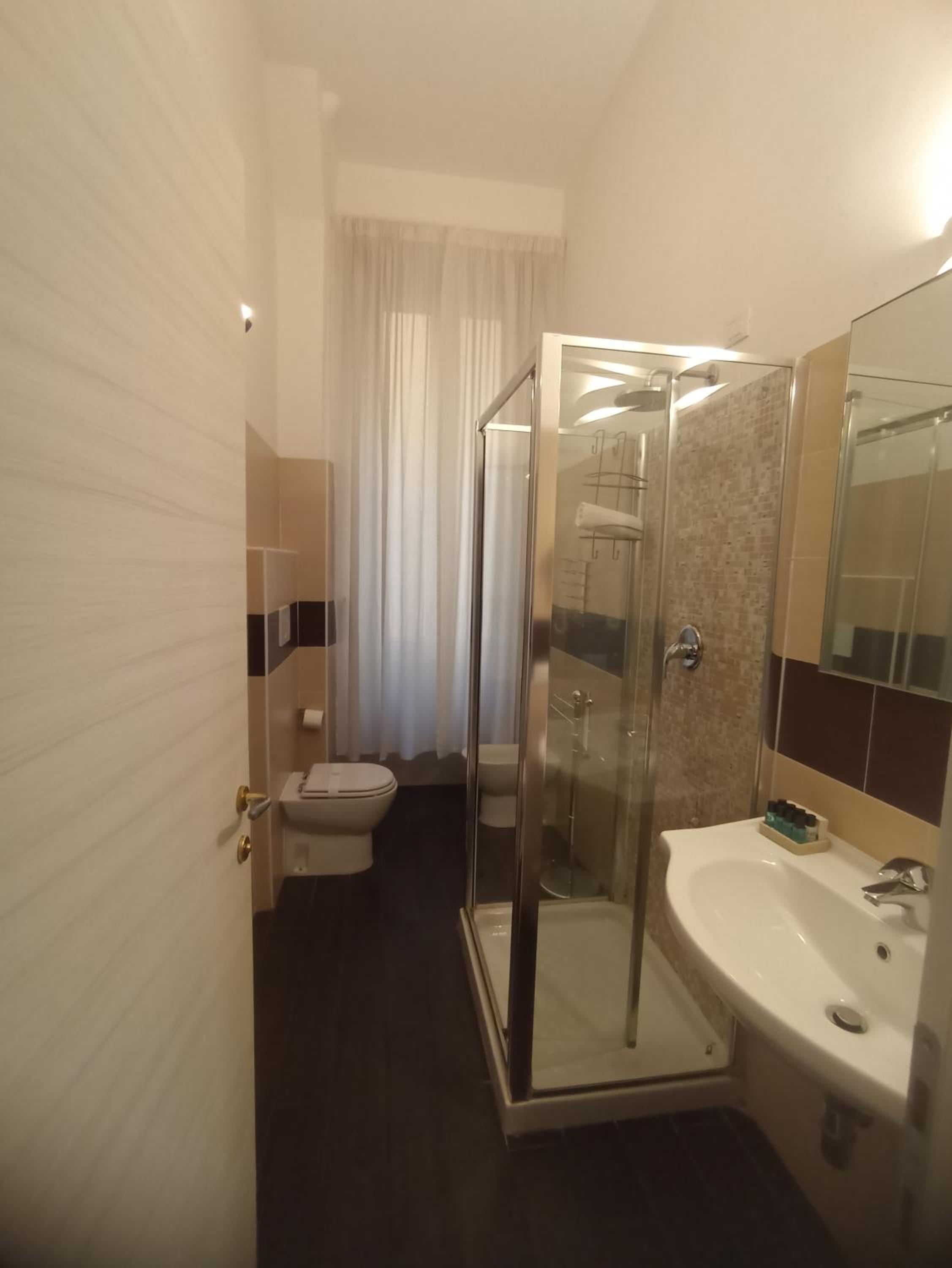 Comfort Triple Room with Shower photo 3