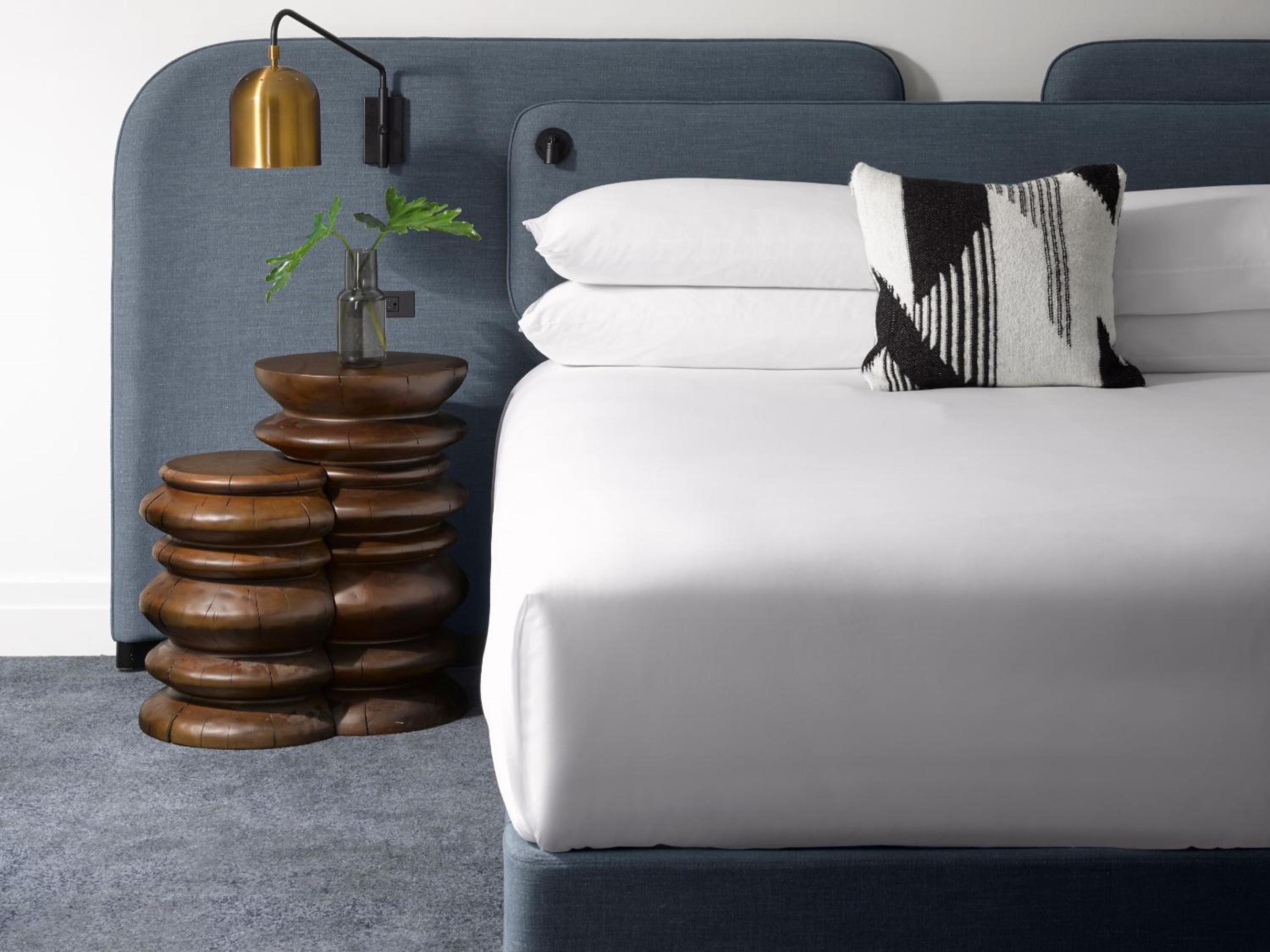 Premium King Room with Balcony and City View - Photo 6