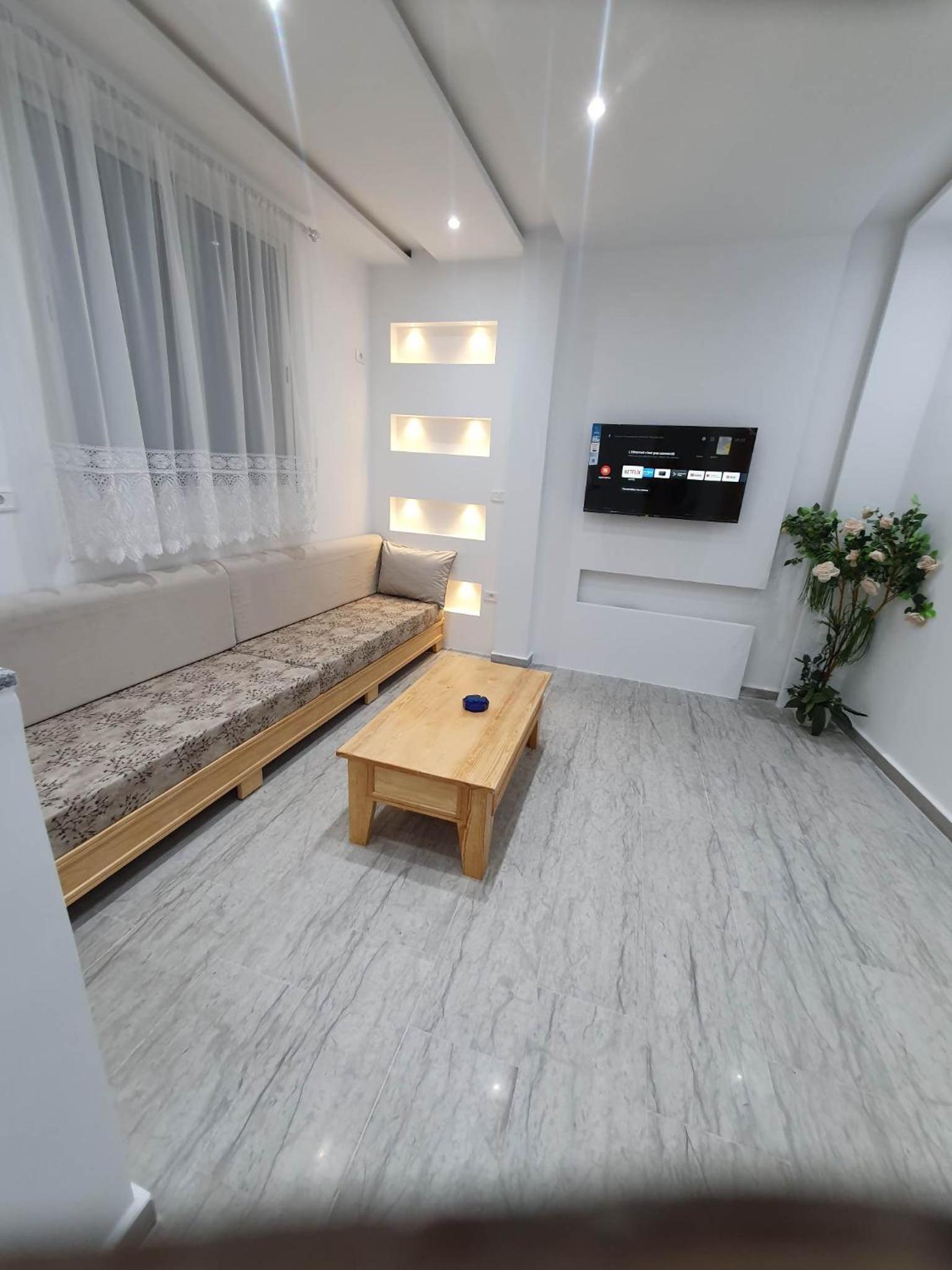 One-Bedroom Apartment photo 1