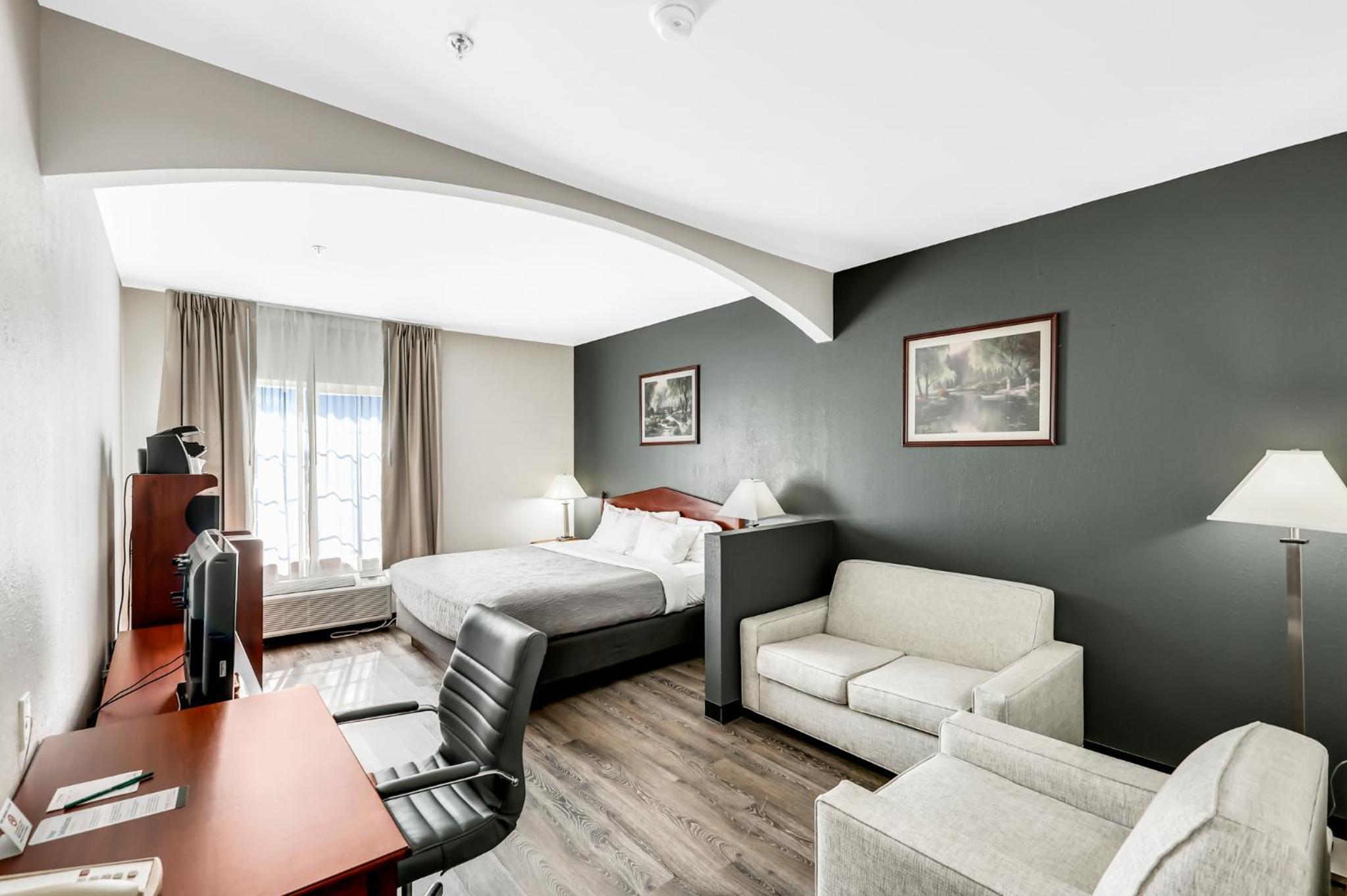 King Suite - Photo 1