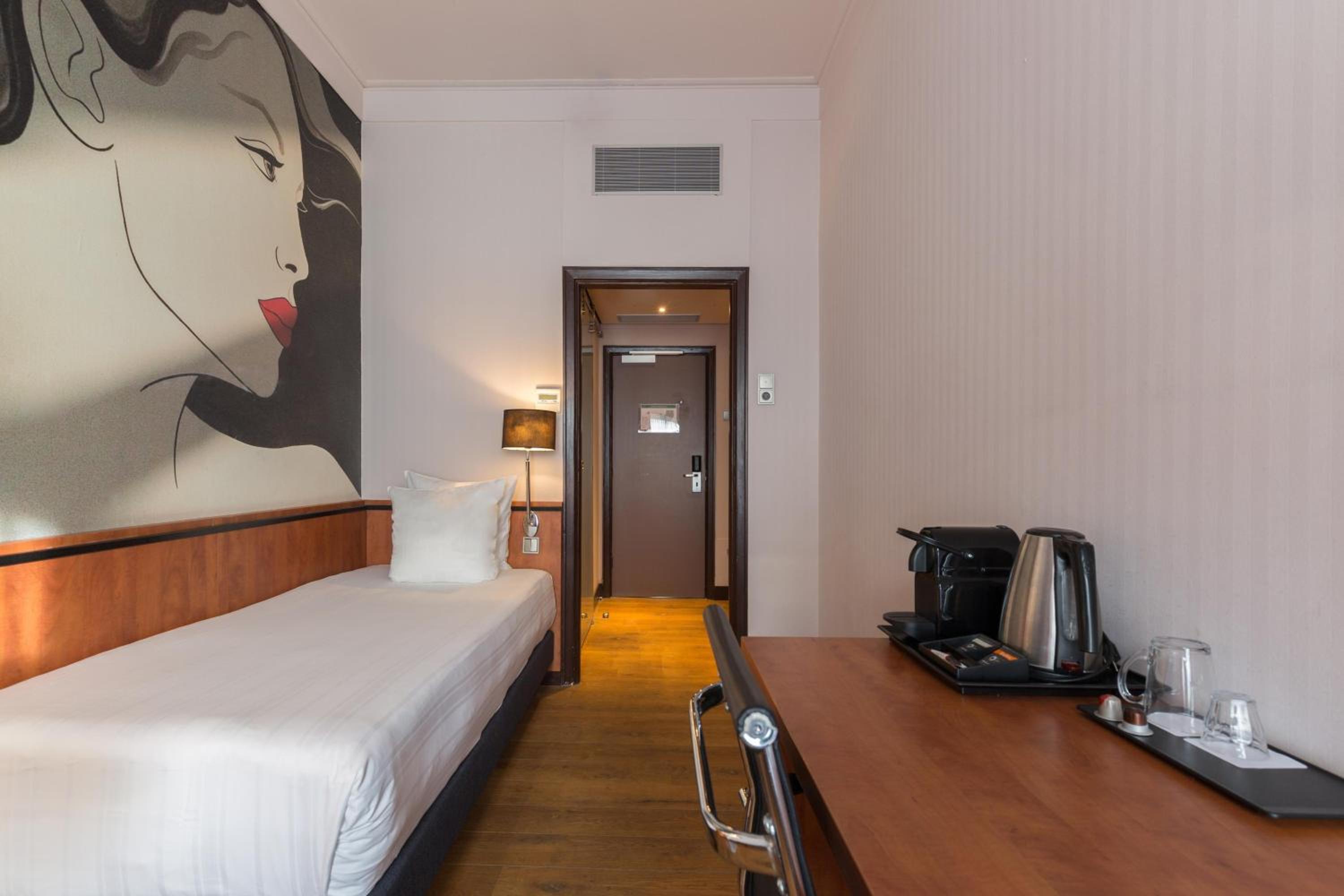 Single Room - Photo 3