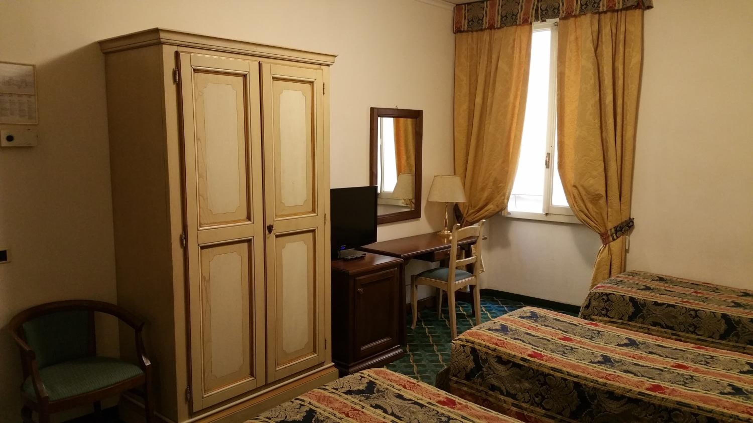 Double or Twin Room - Photo 10