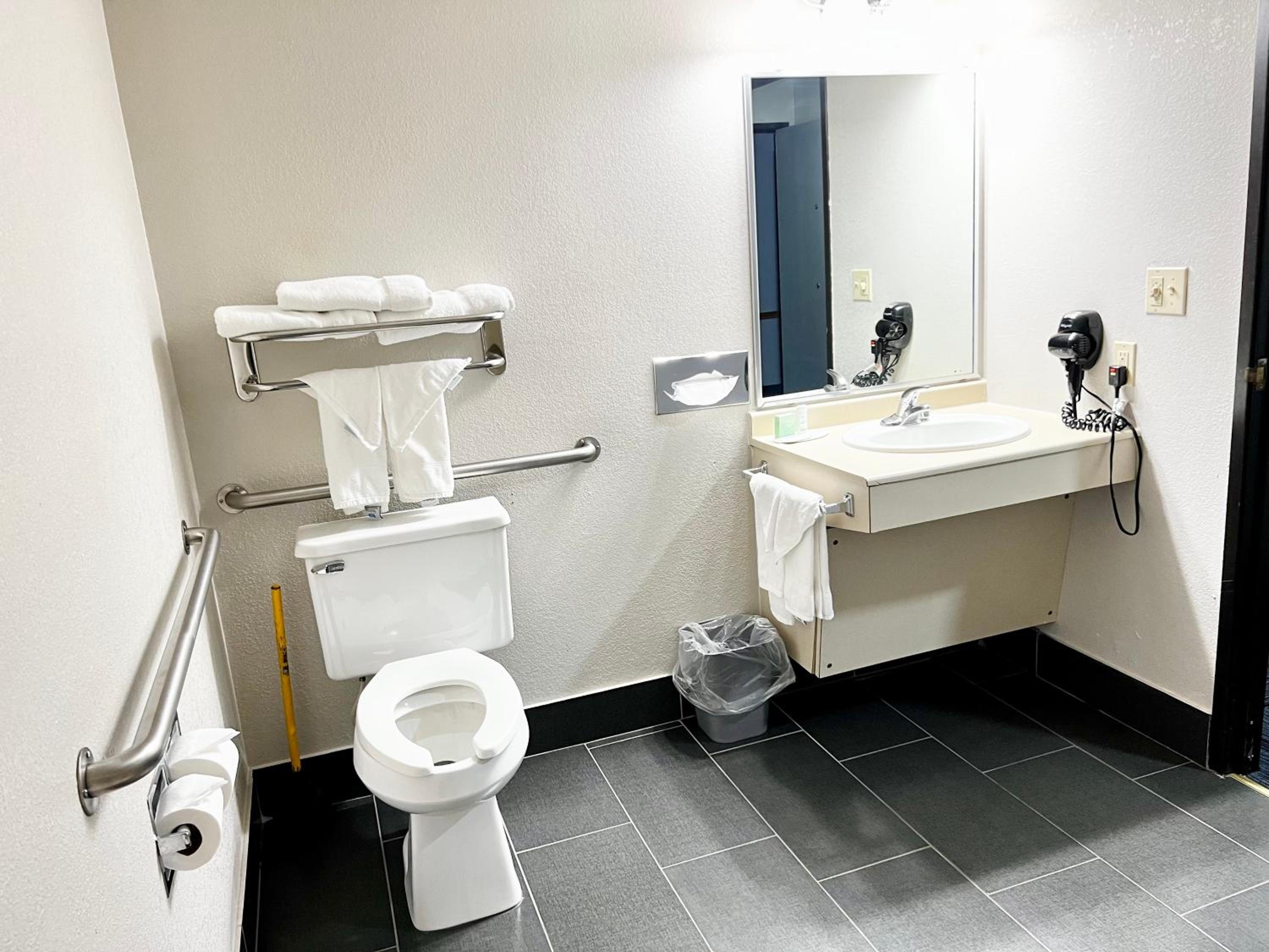 King Room - Disability Access - Photo 6