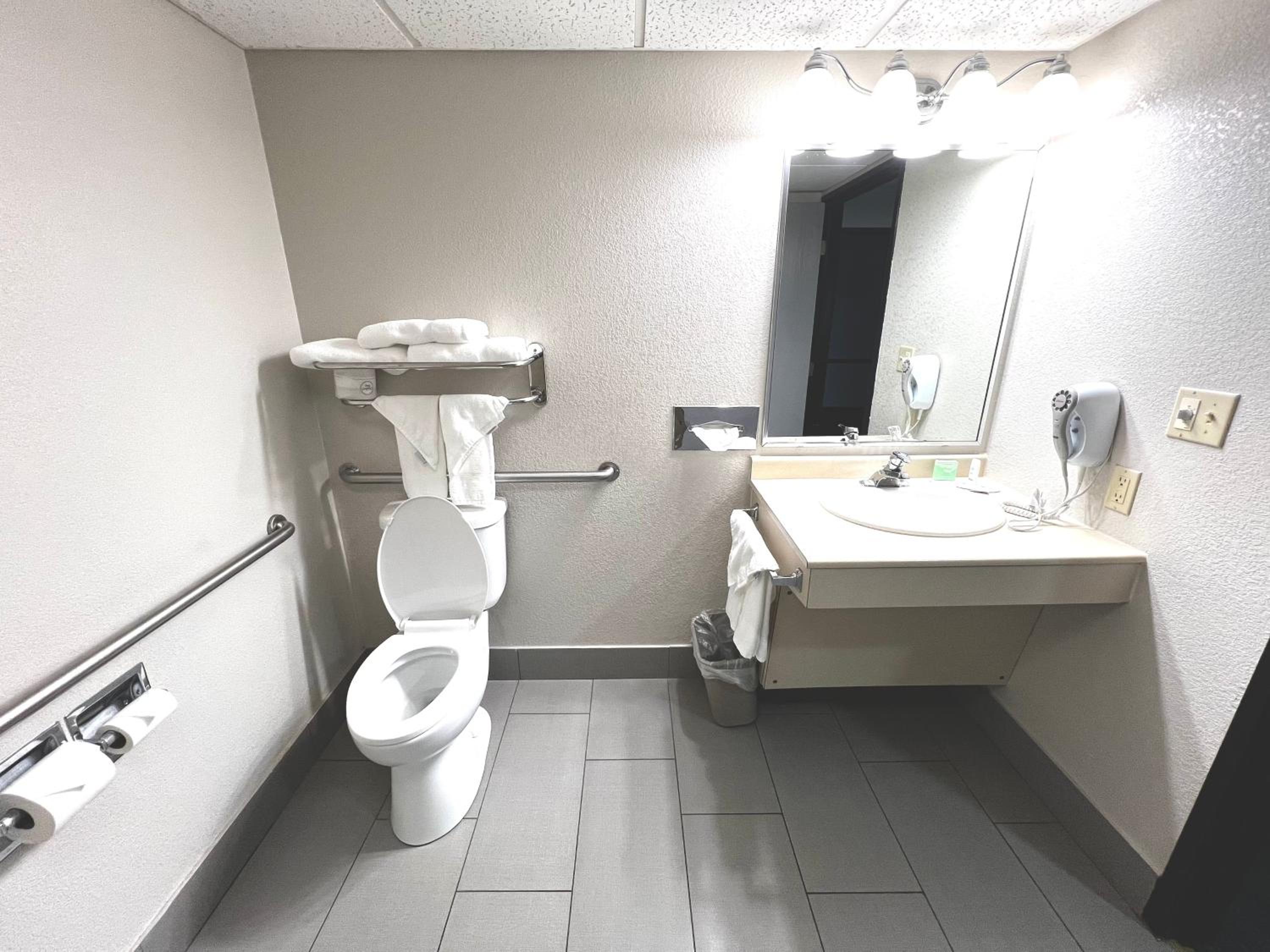 King Room - Disability Access - Photo 4