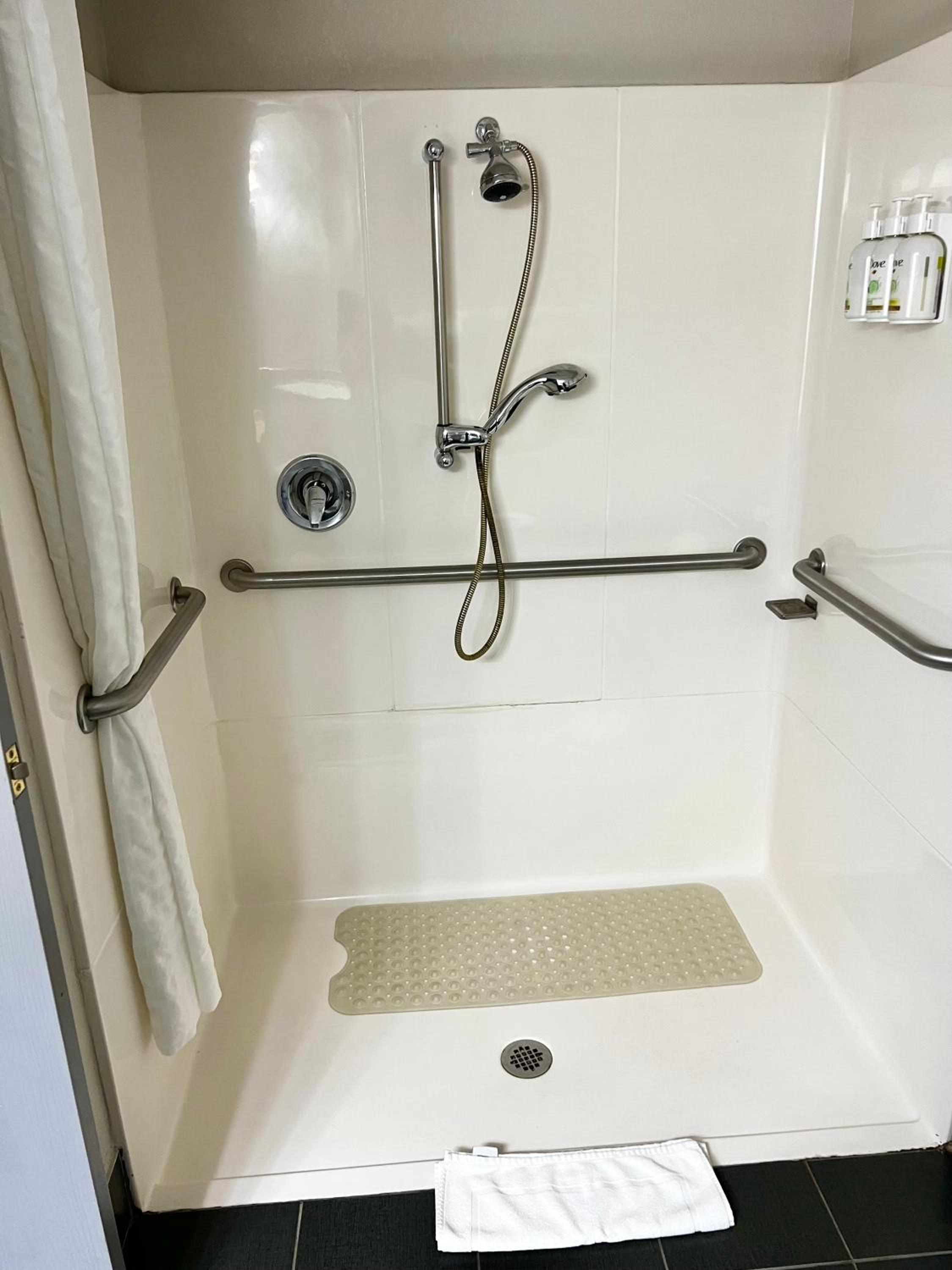 King Room - Disability Access - Photo 8