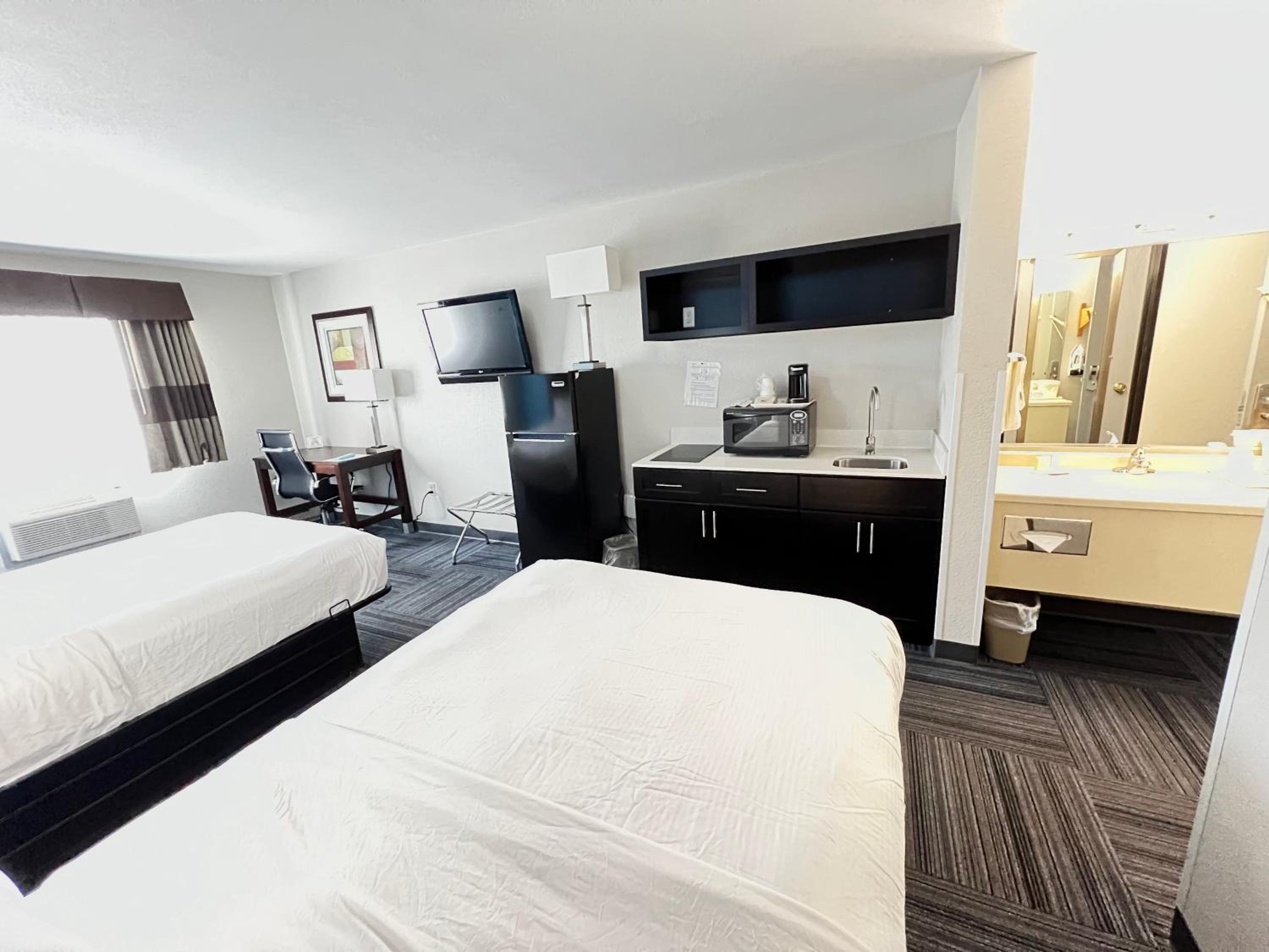 Deluxe Double Room with Two Double Beds - Non-Smoking - Photo 1
