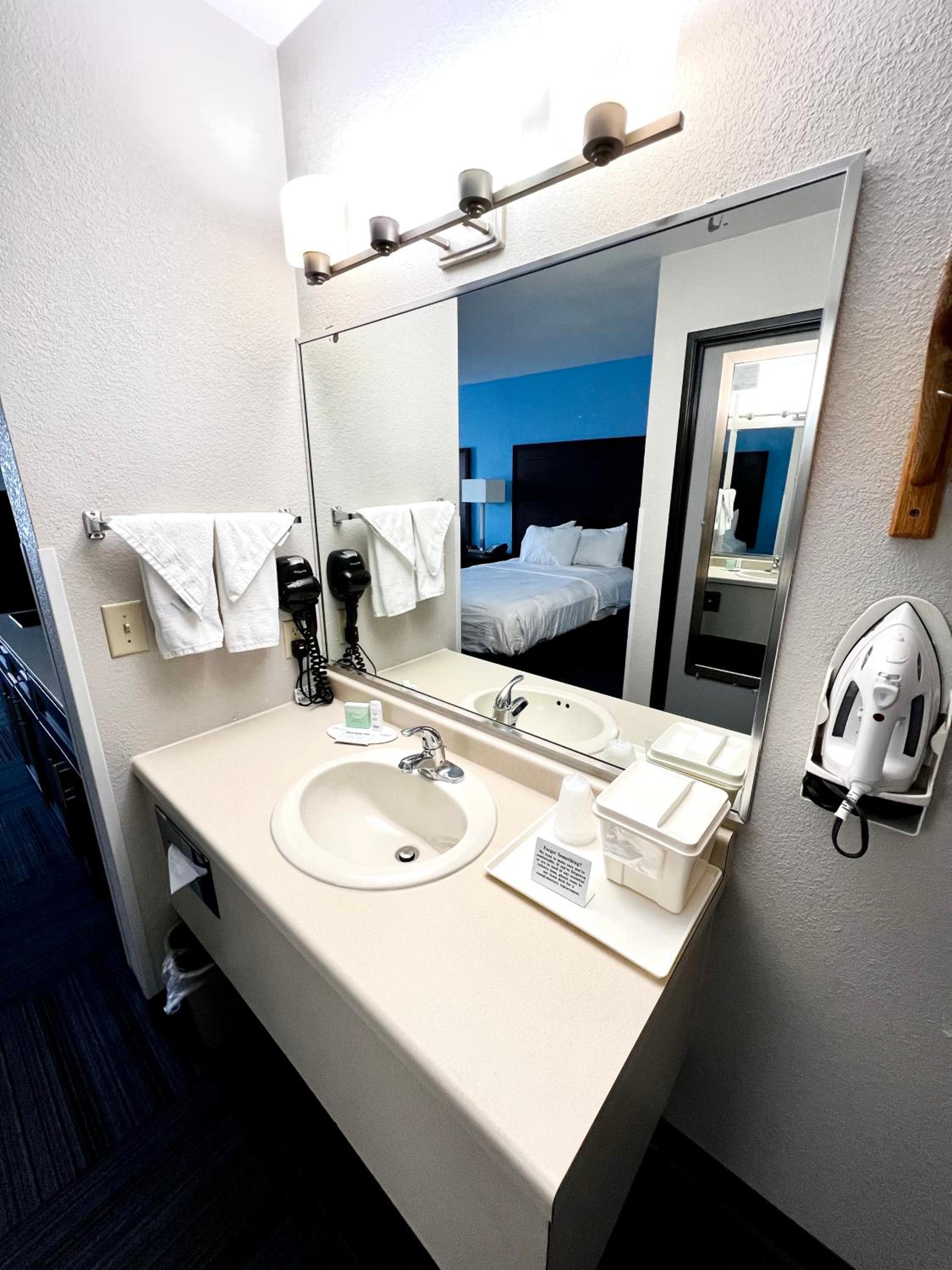 Deluxe Double Room with Two Double Beds - Non-Smoking - Photo 4