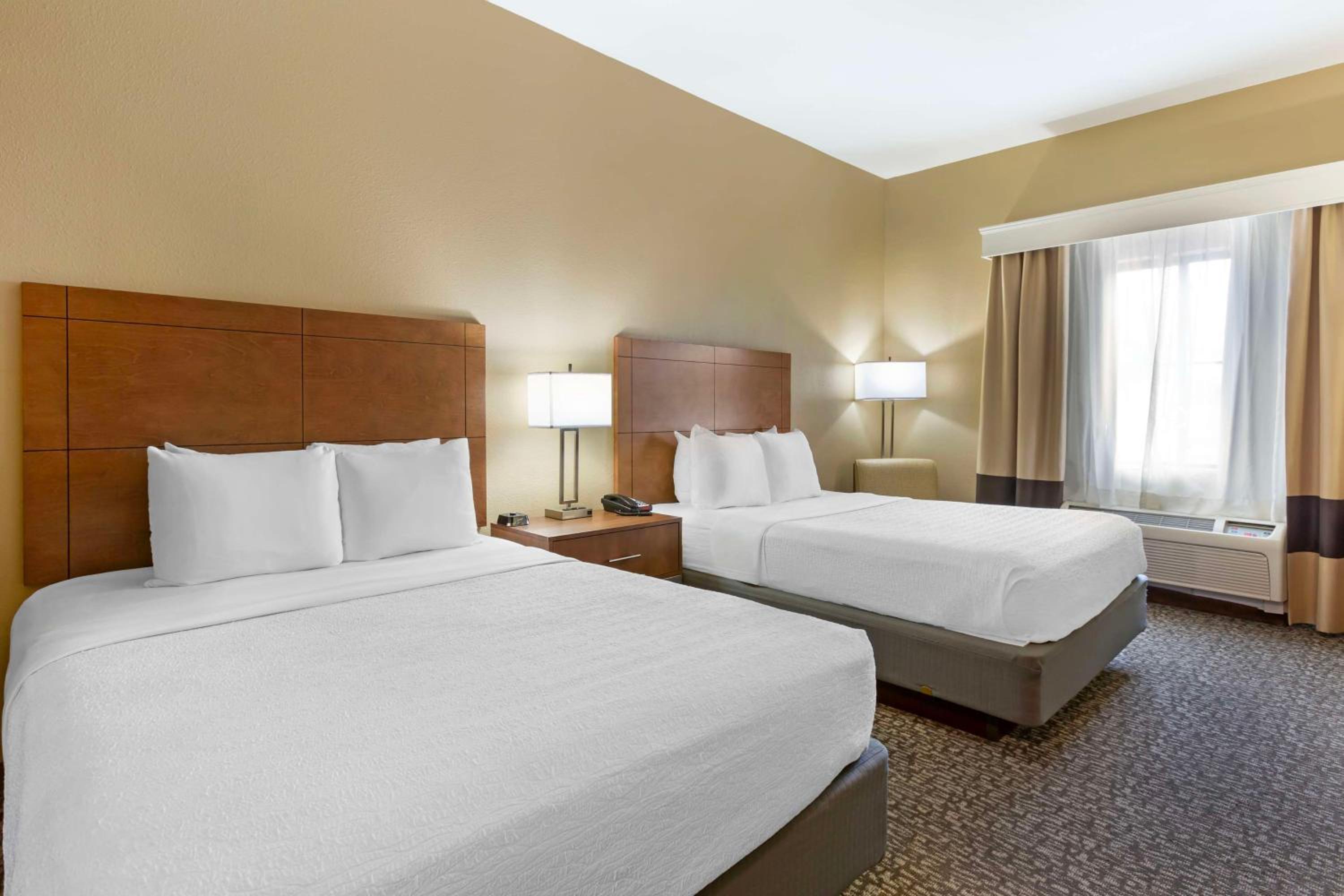 Queen Room with Two Queen Beds - Disability Access - Photo 4