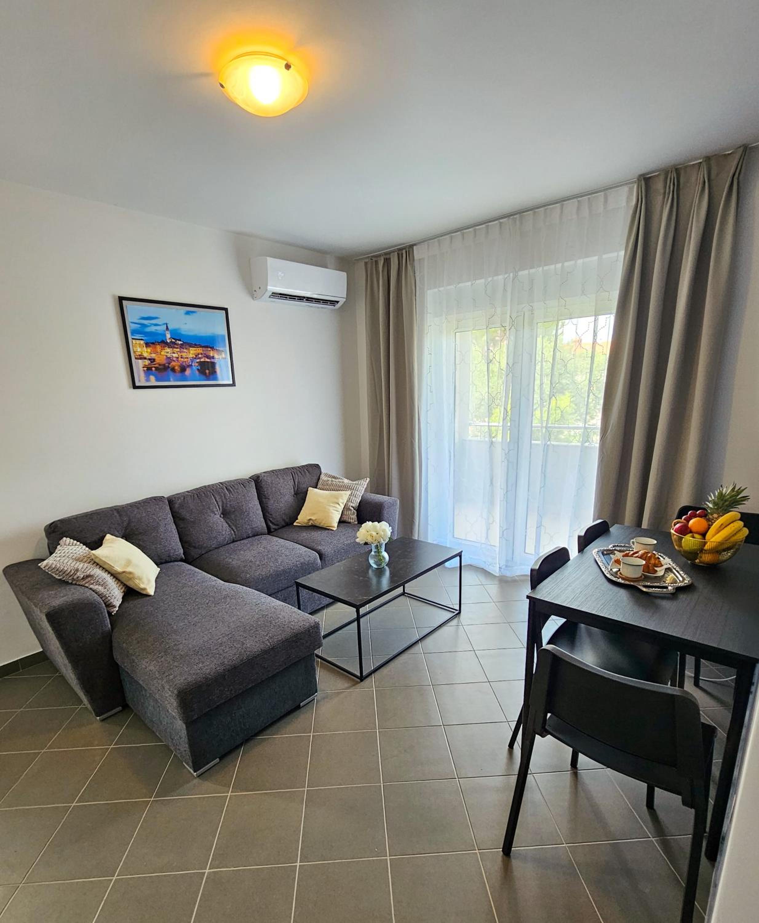 One-Bedroom Apartment with Balcony photo 1